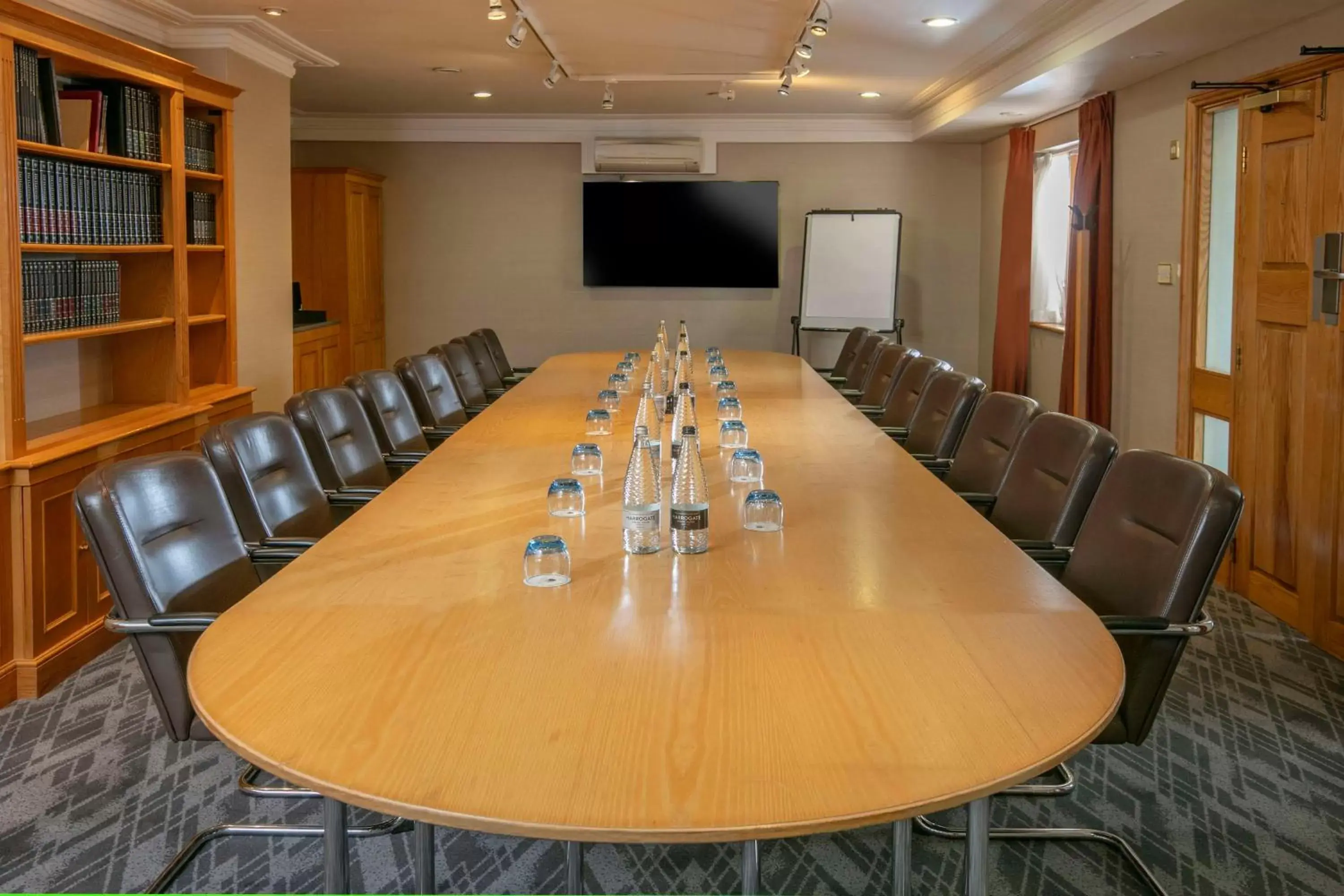 Meeting/conference room in DoubleTree by Hilton Oxford Belfry