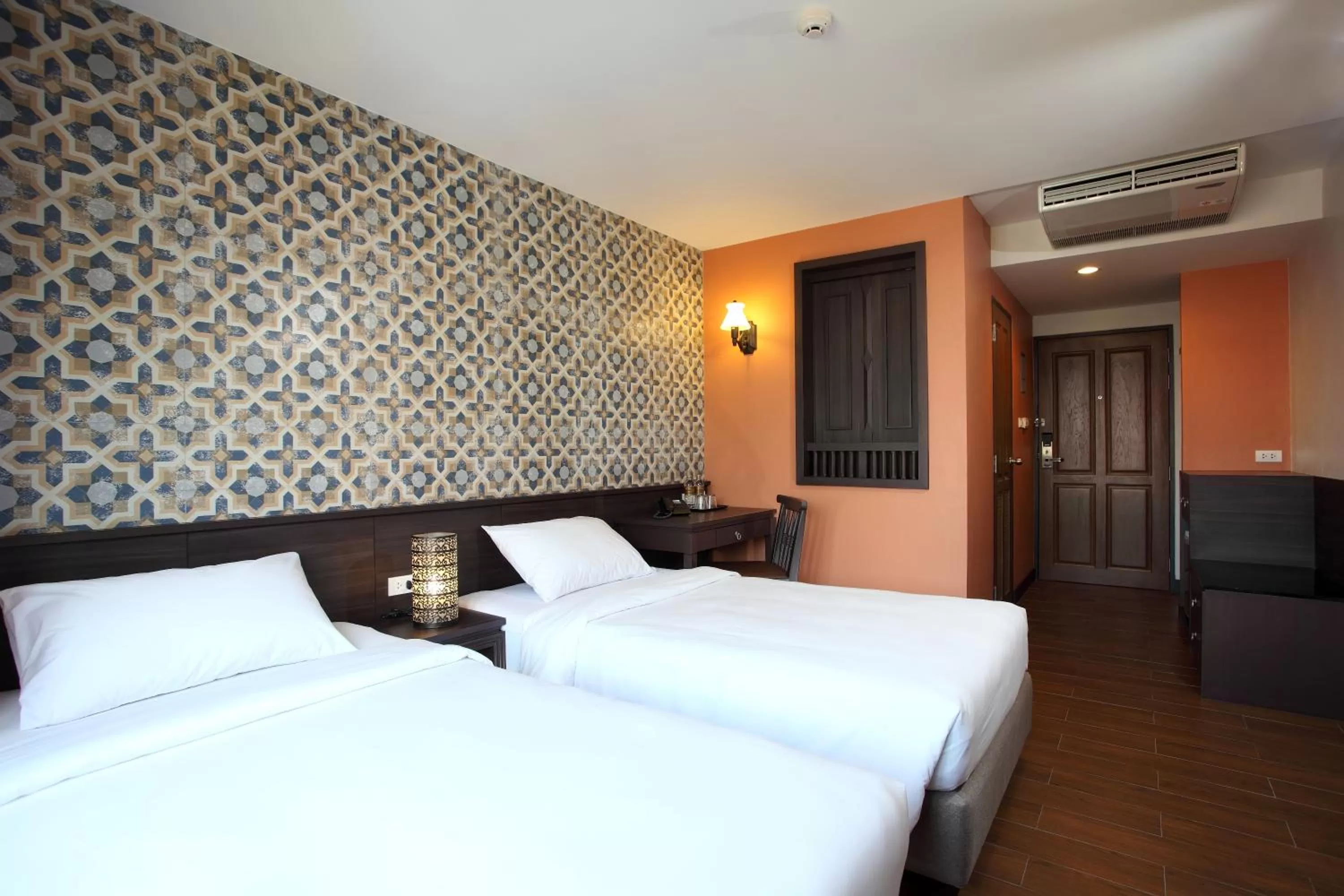 Bed in Rambuttri Village Plaza