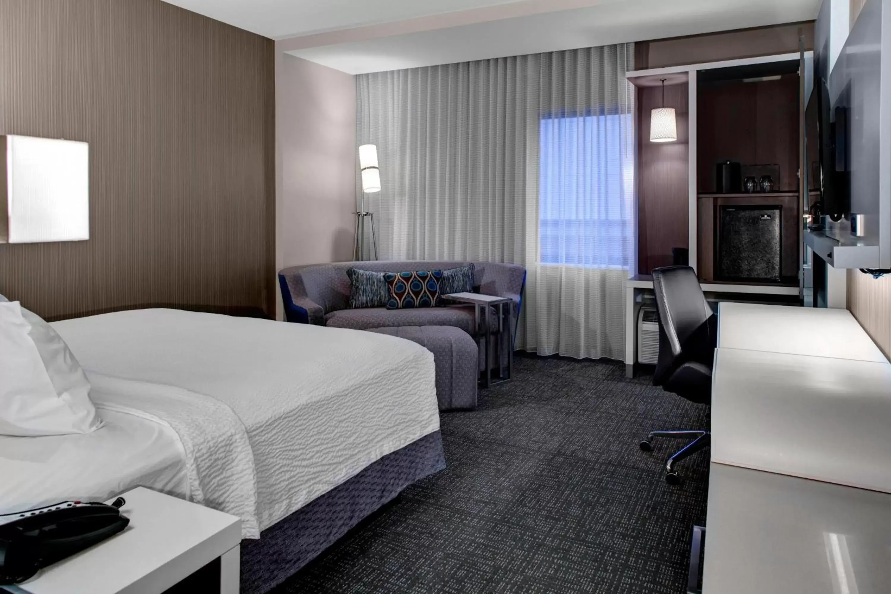 Photo of the whole room, Bed in Courtyard by Marriott Carrollton