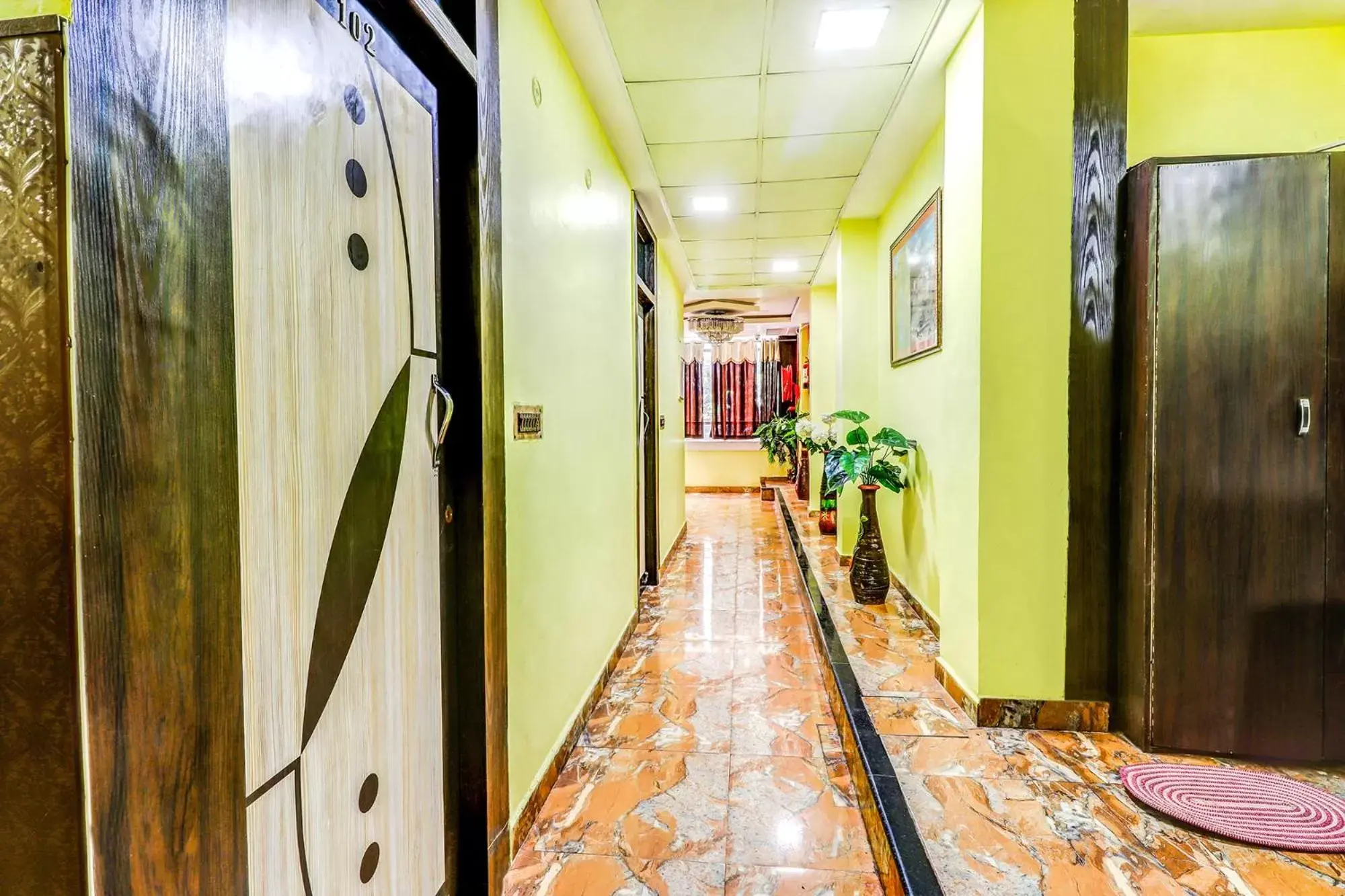 Lobby or reception in FabHotel Gazal Residency Mahanagar Lobby or reception in FabHotel Gazal Residency Mahanagar
