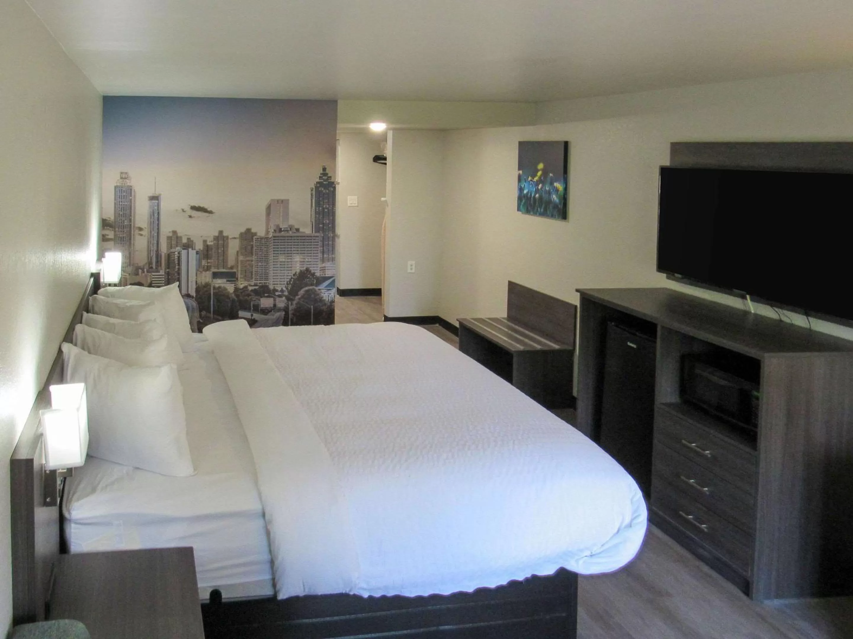 Photo of the whole room, Bed in Clarion Pointe McDonough