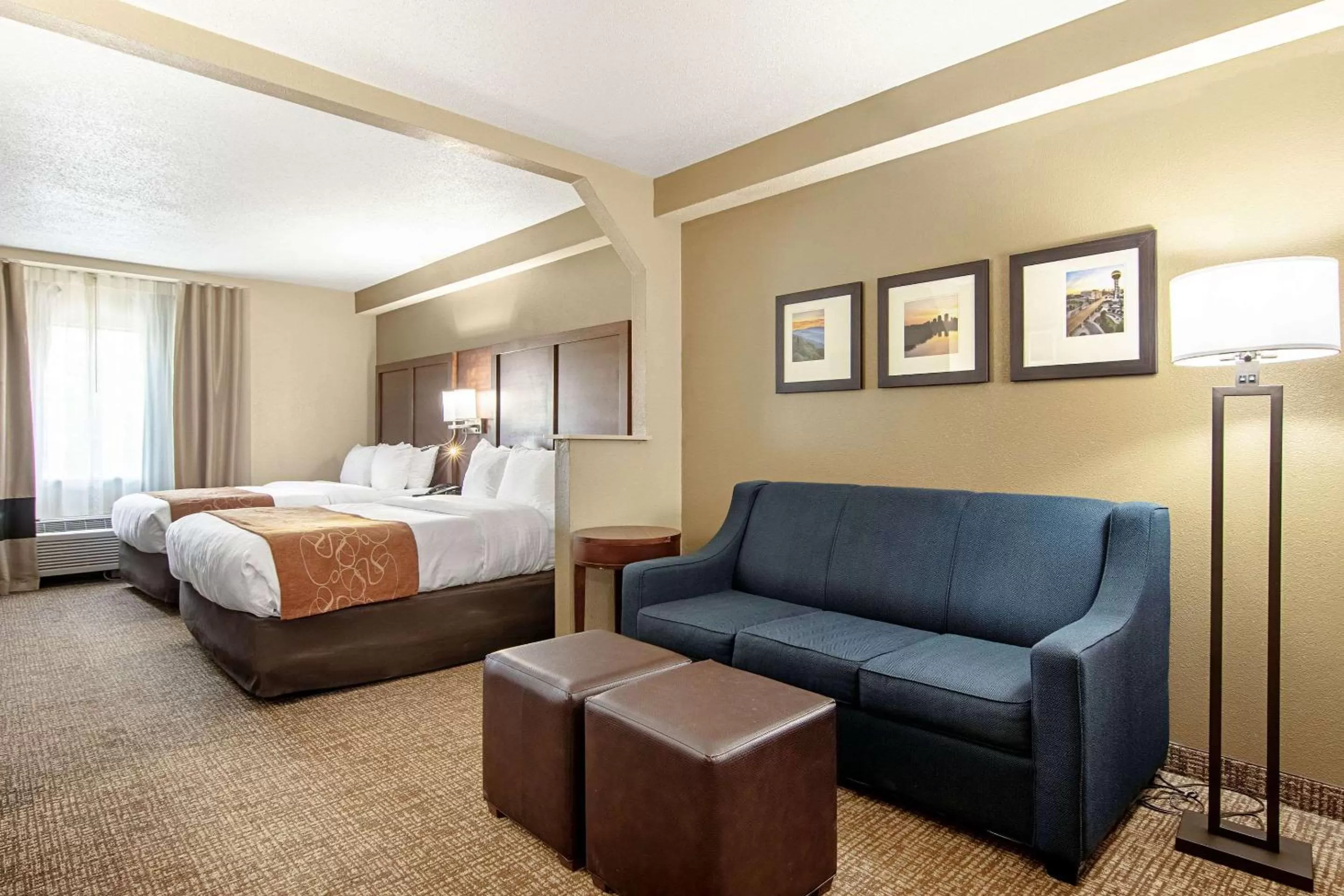Photo of the whole room in Comfort Suites Knoxville Airport