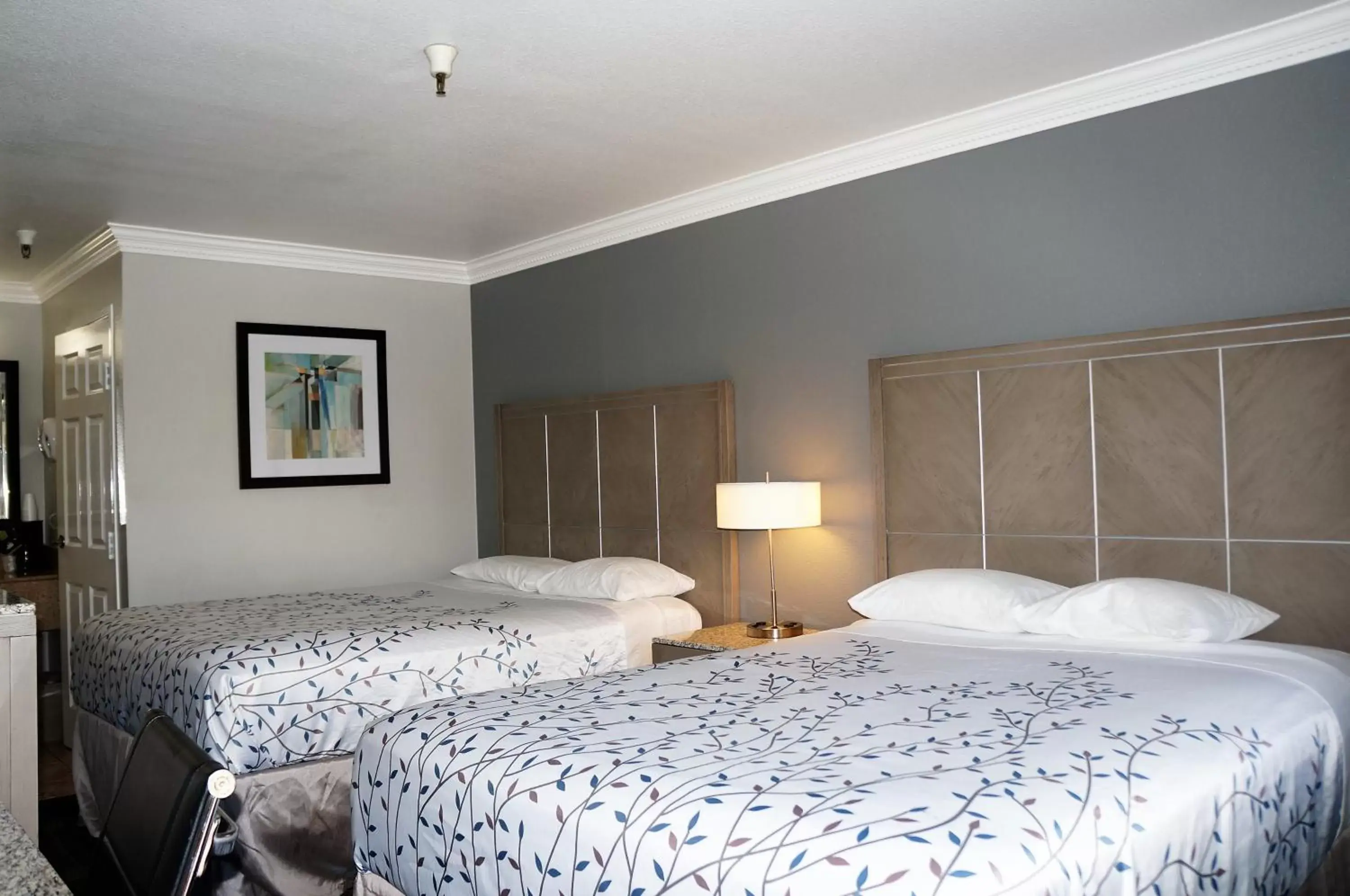 Bed in Americas Best Value Inn - Milpitas