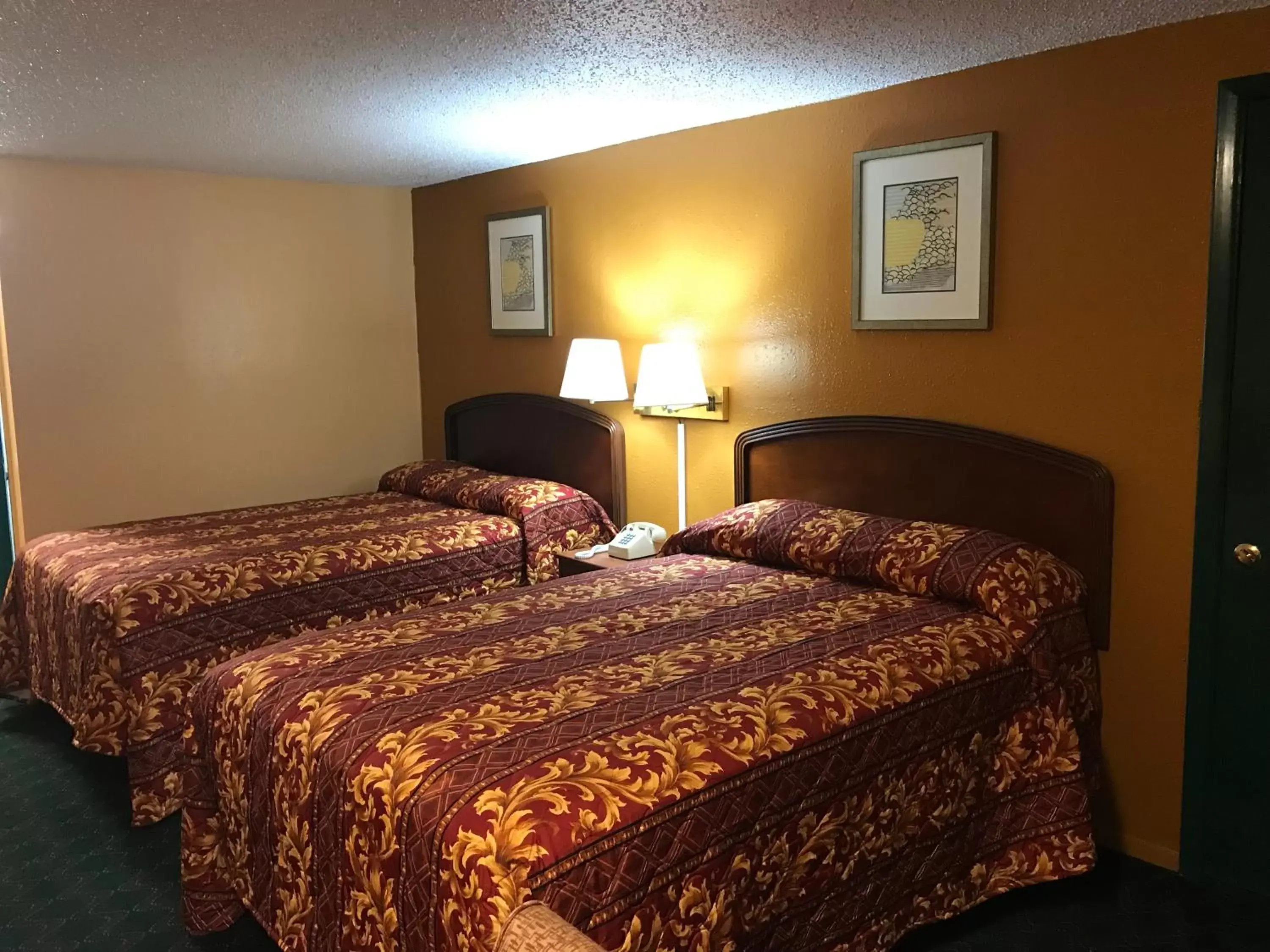 Photo of the whole room, Bed in Travel Inn Weatherford