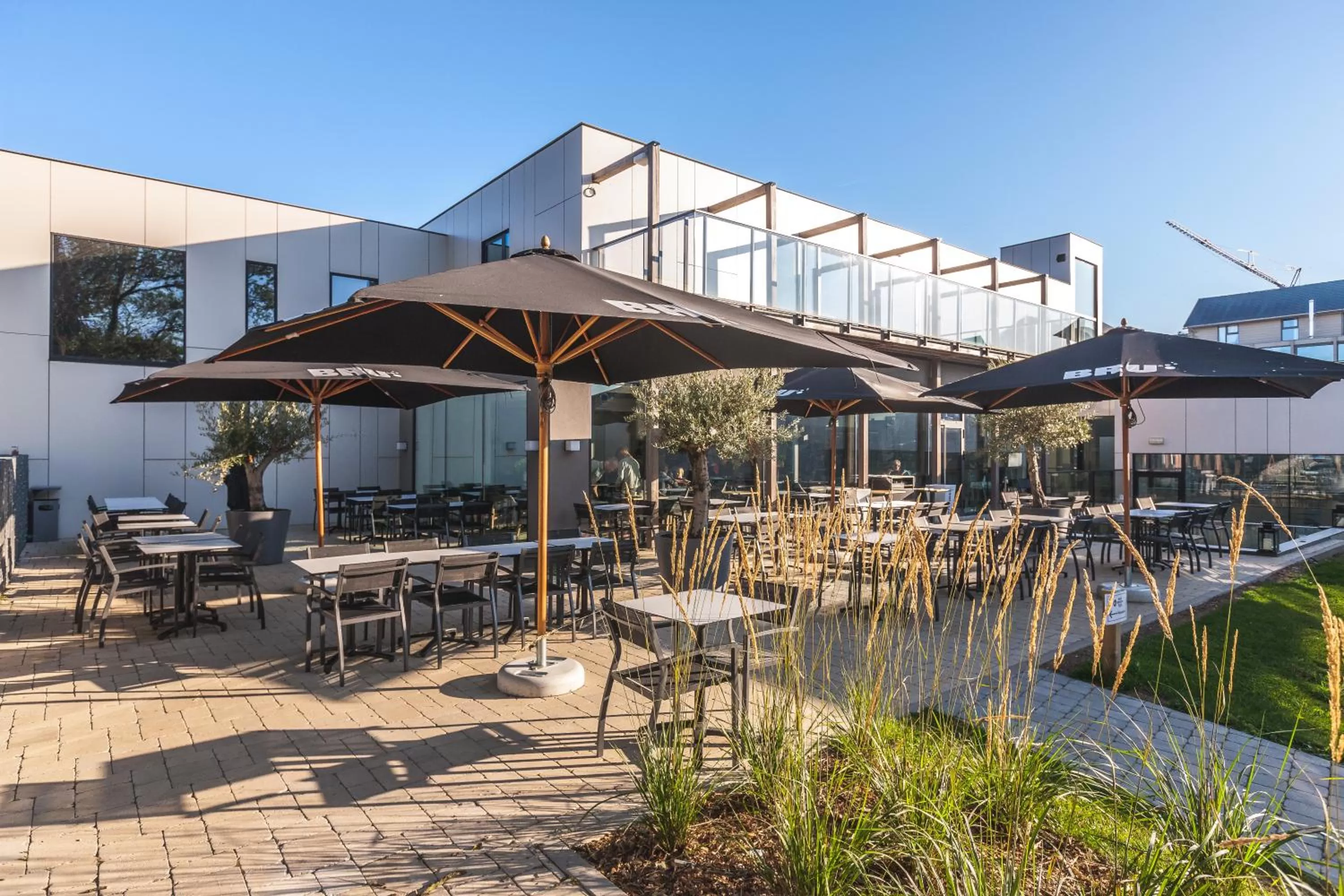 Restaurant/places to eat in Golden Lakes Hotel