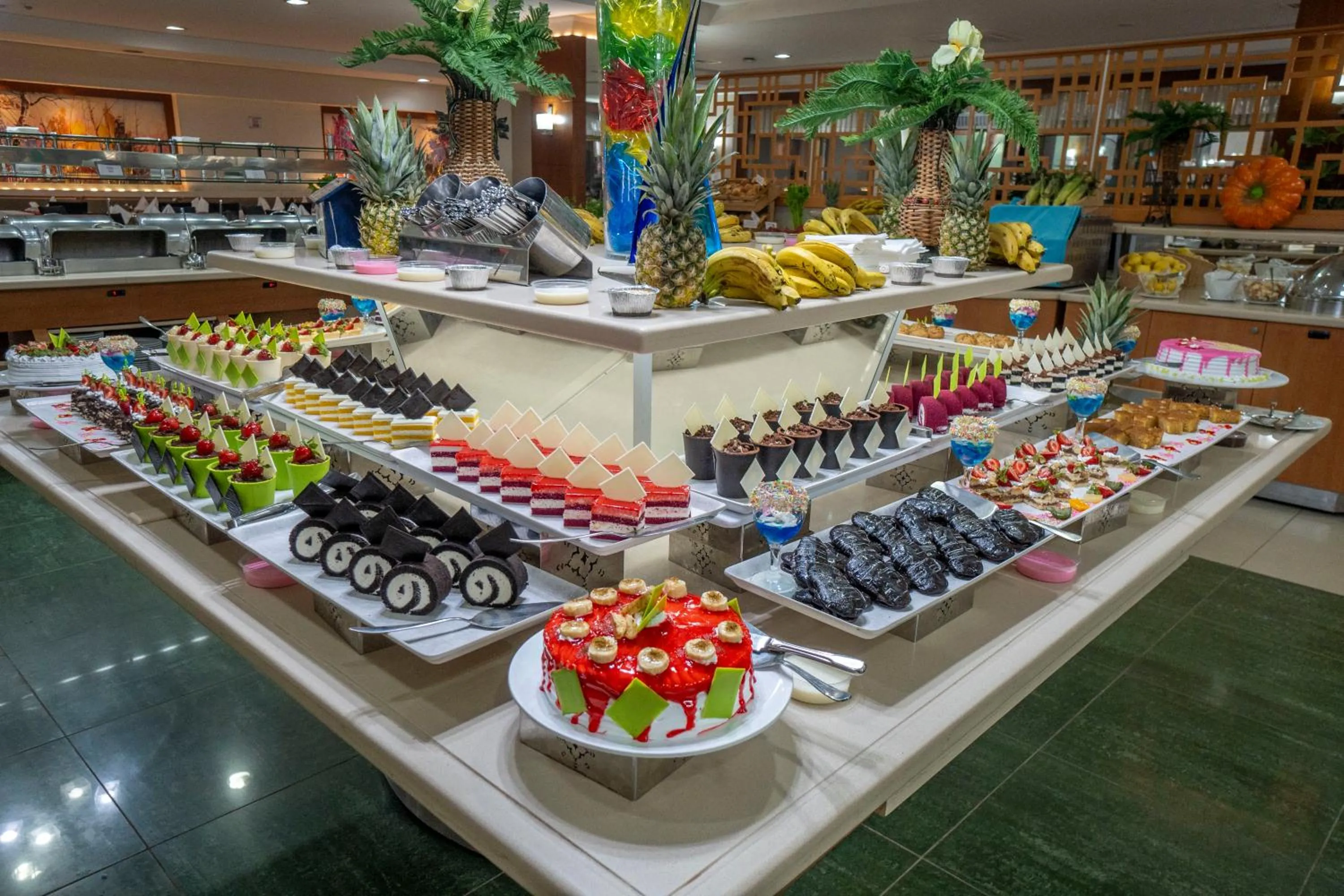 Food and drinks in Side Breeze Hotel