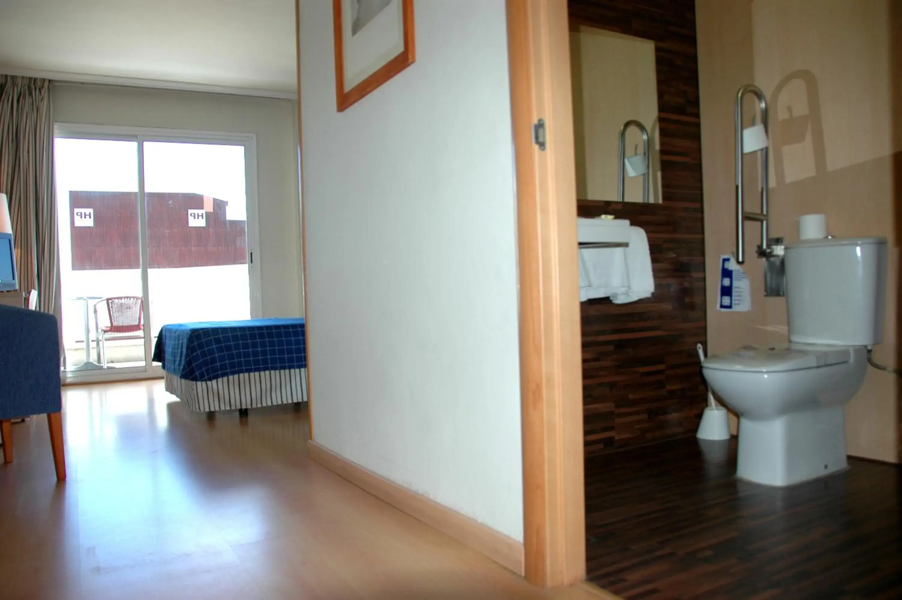 Photo of the whole room, Bathroom in Evenia President