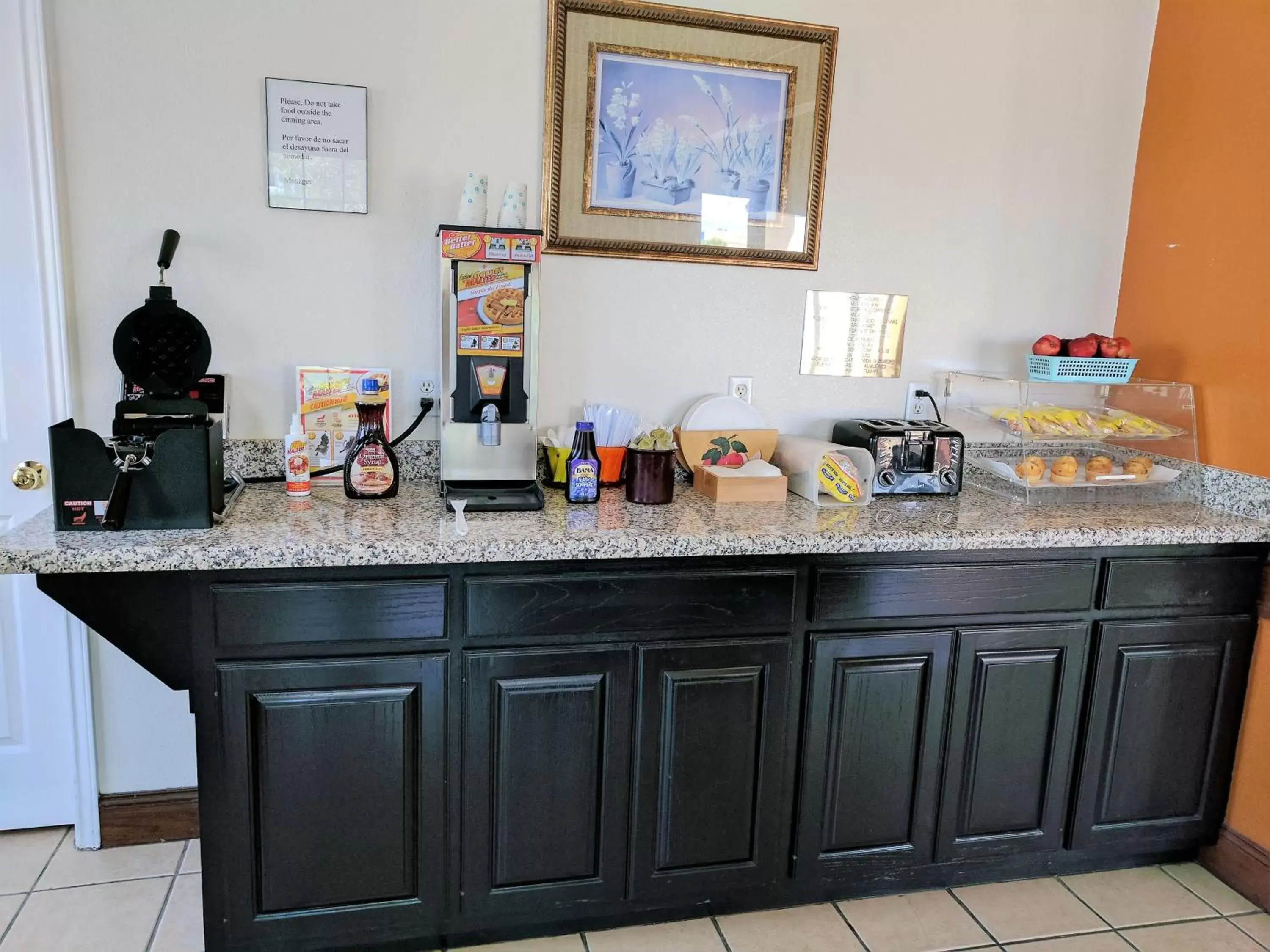 Area and facilities, Kitchen/Kitchenette in Americas Best Value Inn - Brownsville