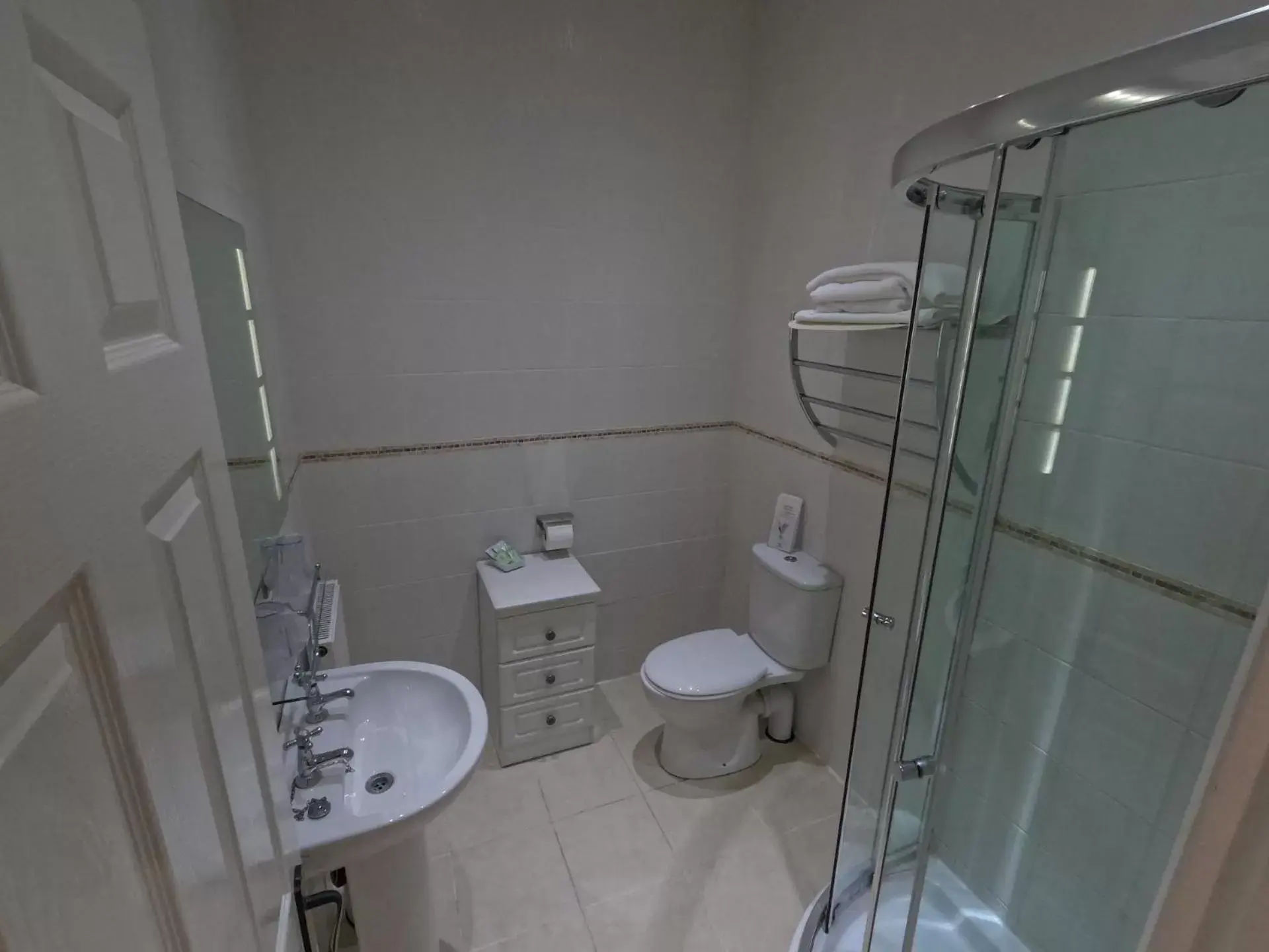 Bathroom in The Grove Falmouth