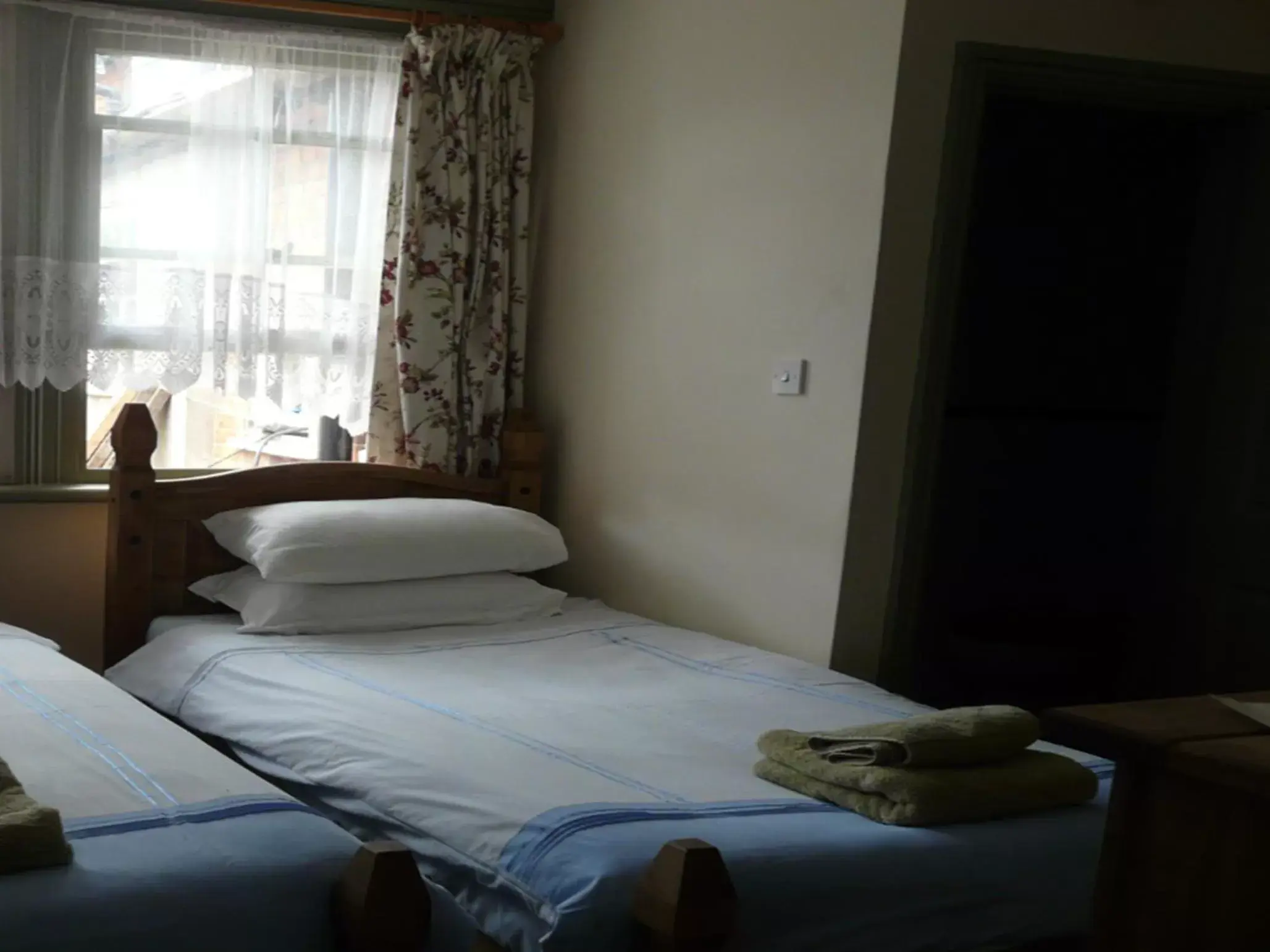 Bedroom, Bed in Swan Inn Lechlade