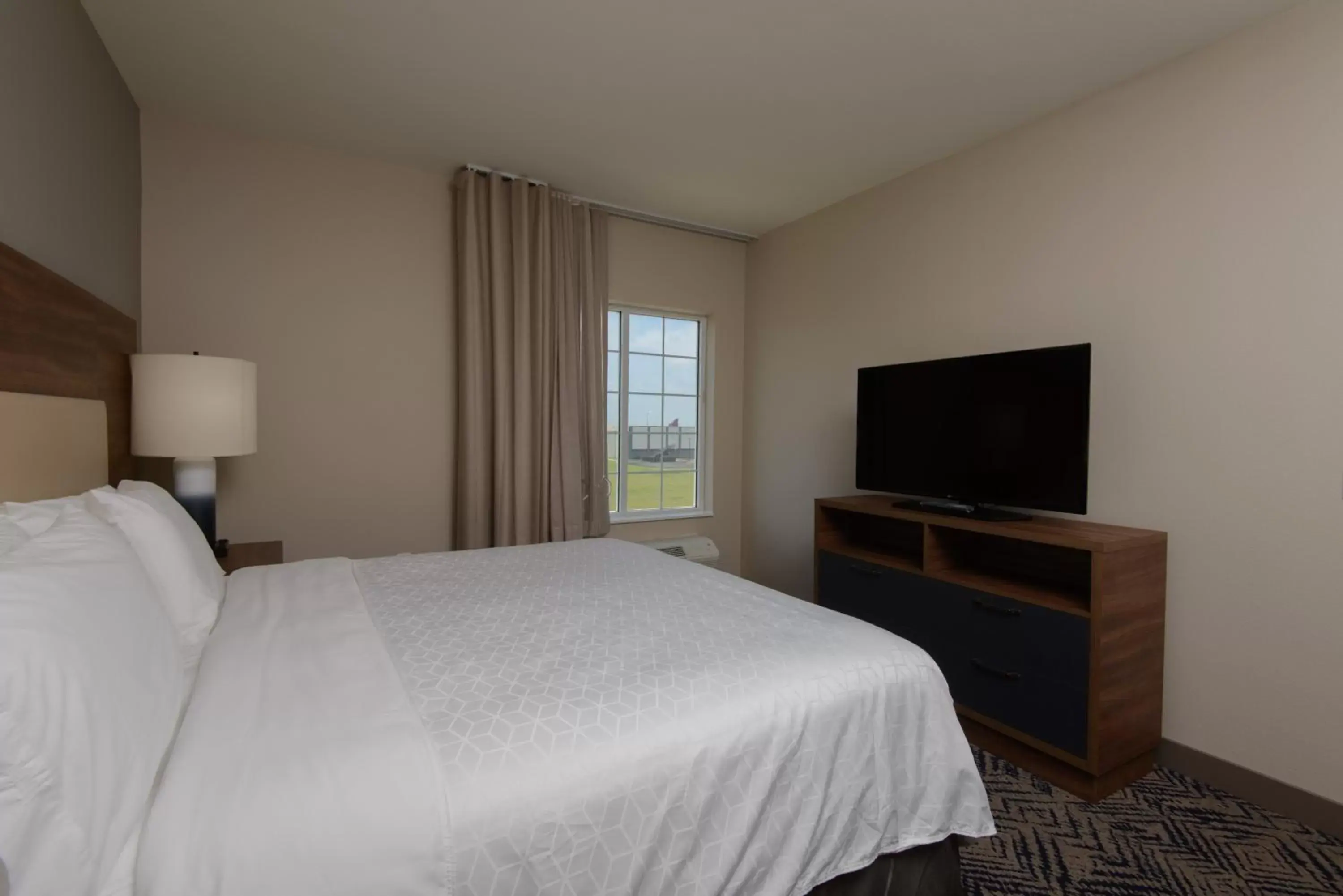 Photo of the whole room, Bed in Candlewood Suites - Corpus Christi - Portland, an IHG Hotel