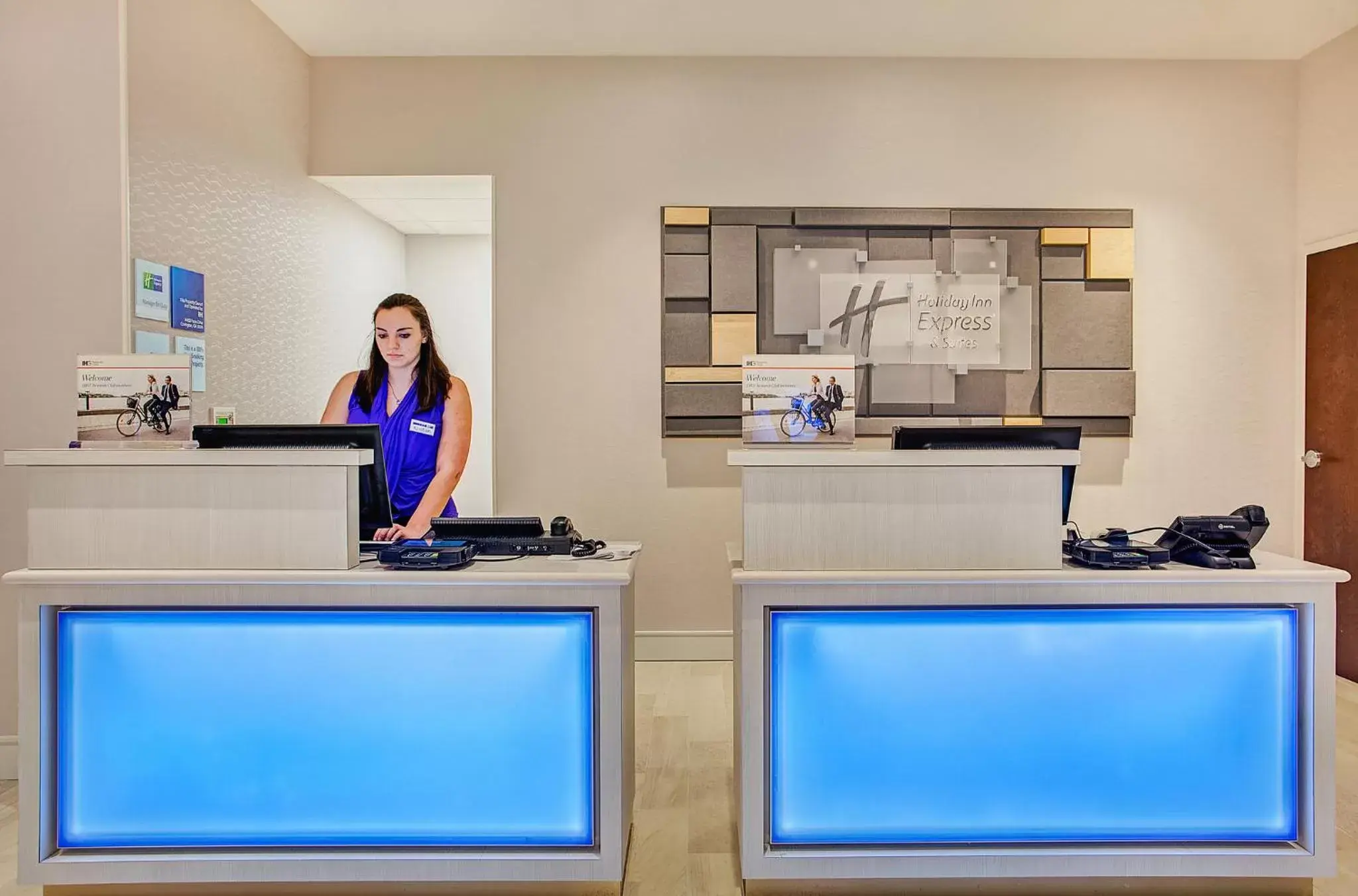 Lobby or reception in Holiday Inn Express & Suites Covington, an IHG Hotel