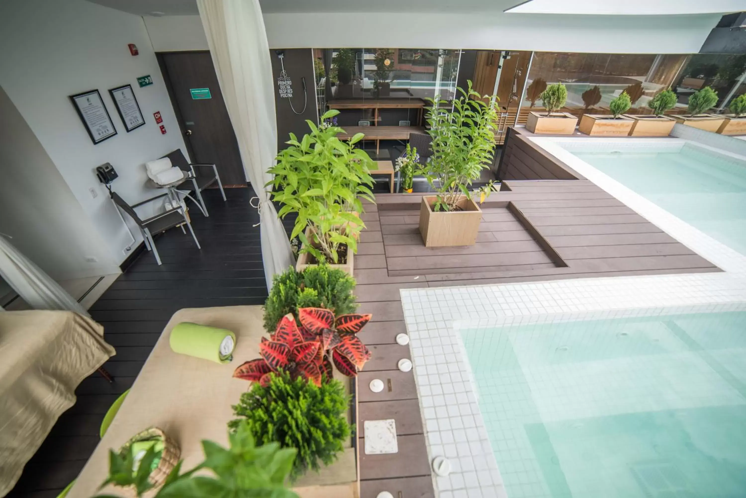 Hot Tub, Swimming Pool in Biohotel Organic Suites