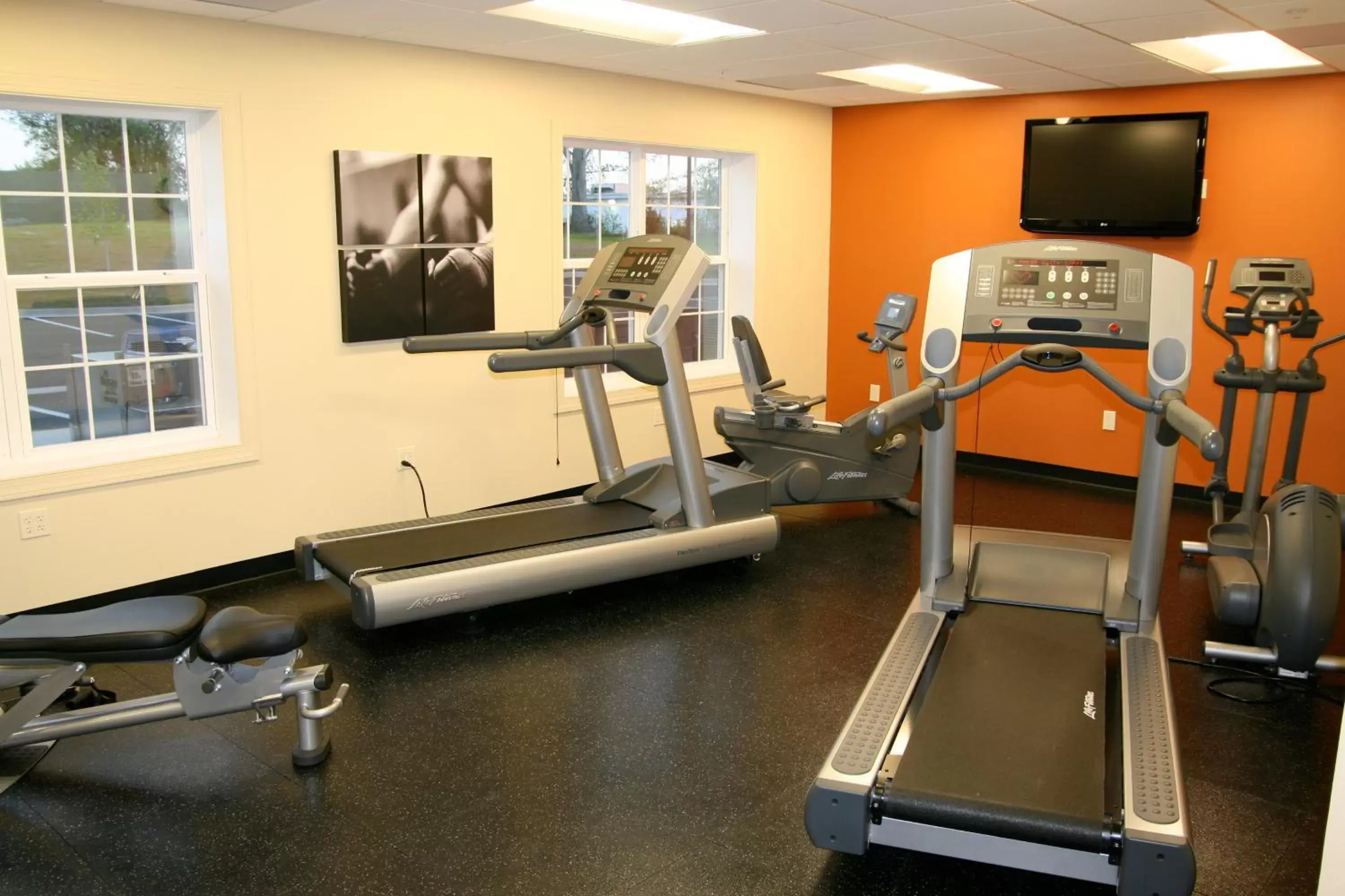 Day, Fitness Center/Facilities in Country Inn & Suites by Radisson, Baltimore North, MD
