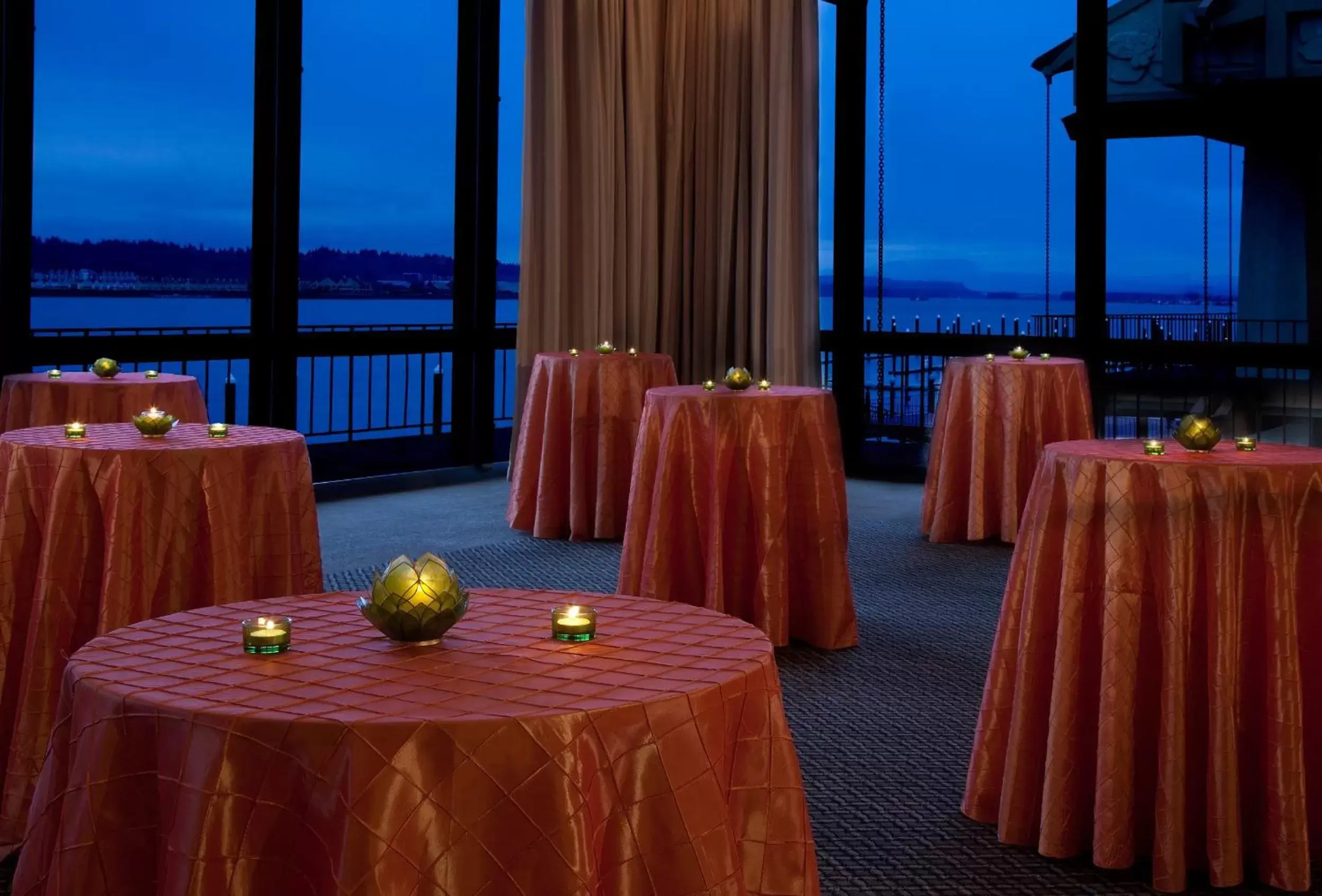 Property building, Banquet Facilities in Holiday Inn - Portland - Columbia Riverfront, an IHG Hotel