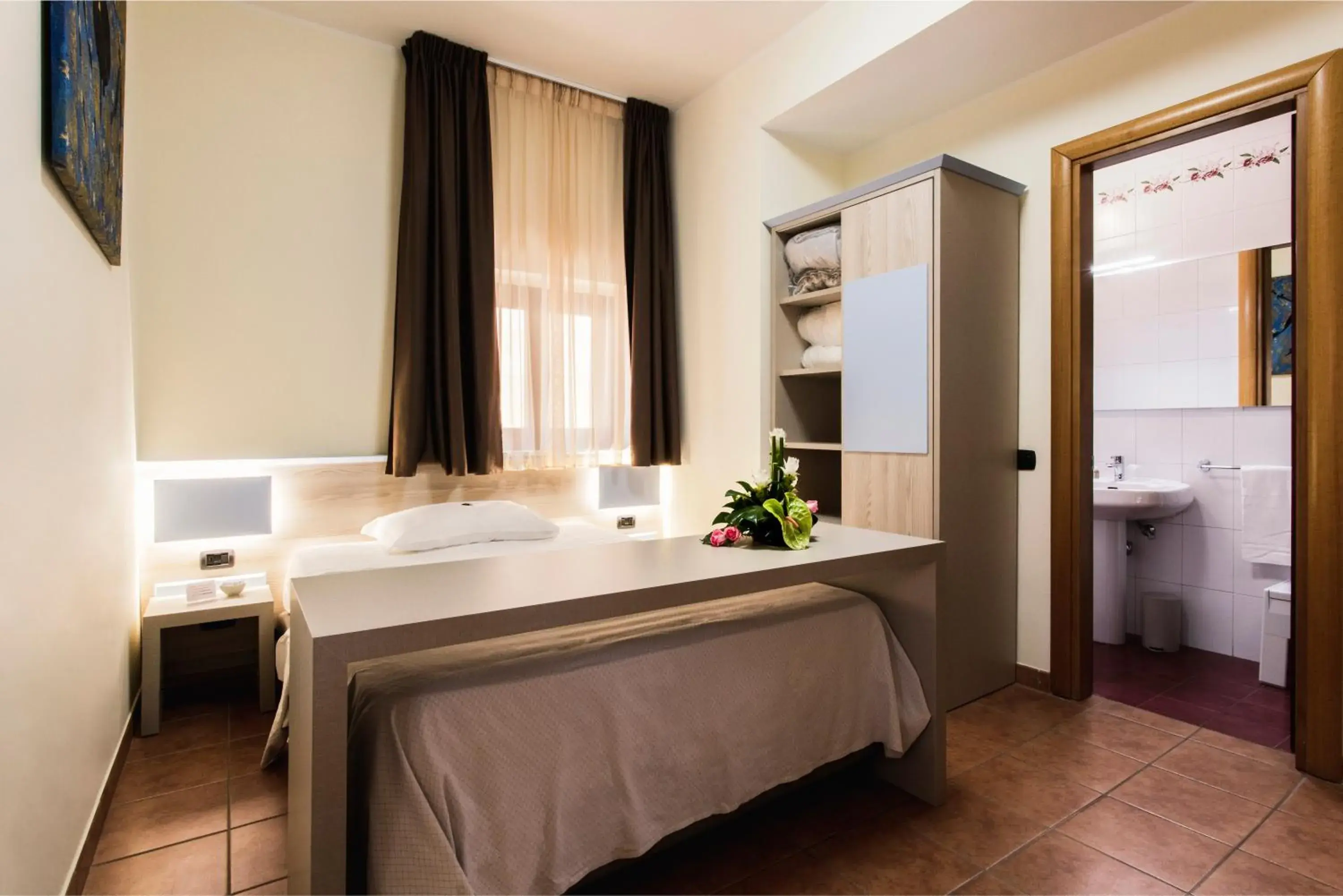 Bed in Hotel Fly Bed in Hotel Fly