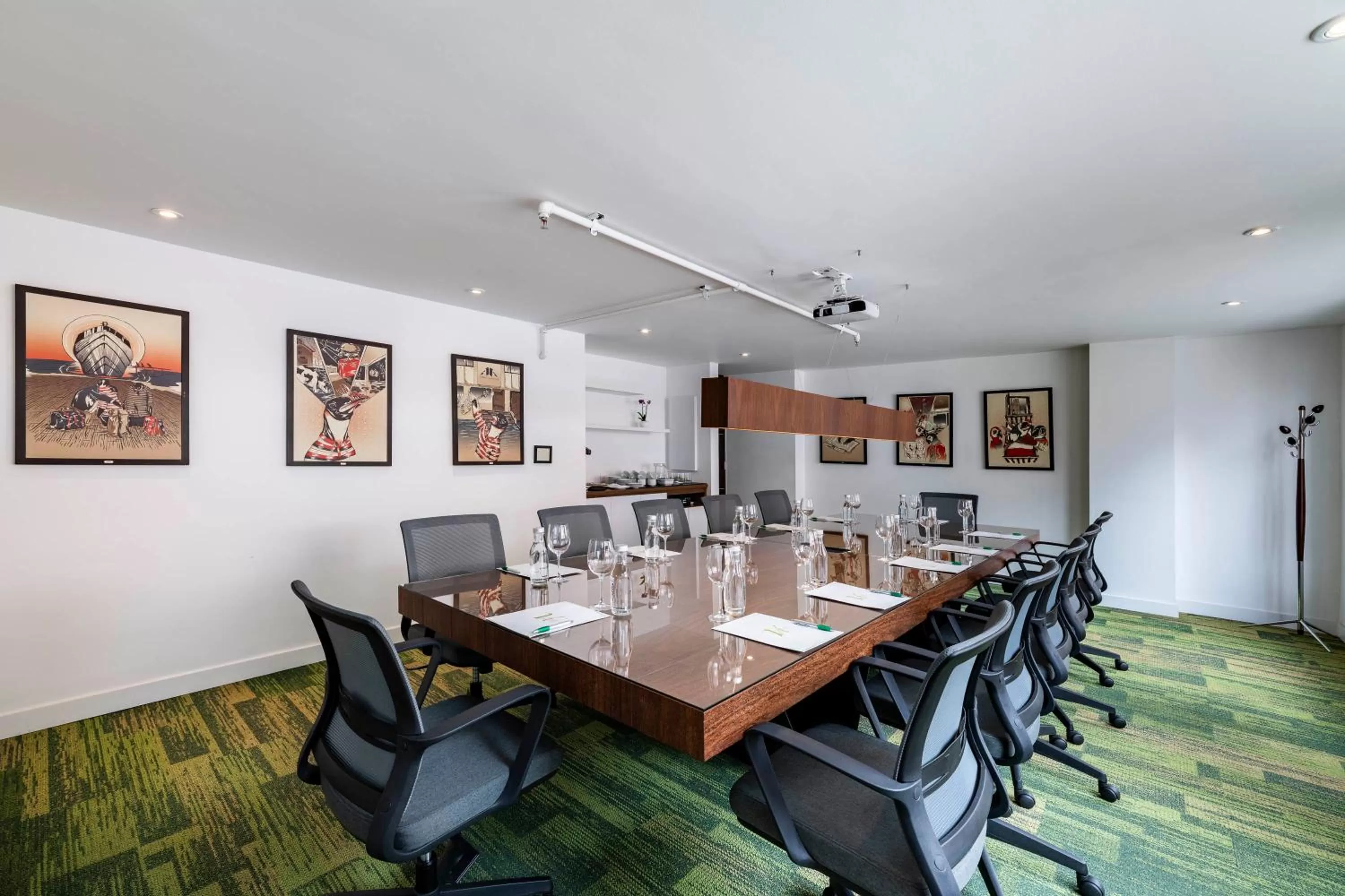 Meeting/conference room in Suites by Vilar América