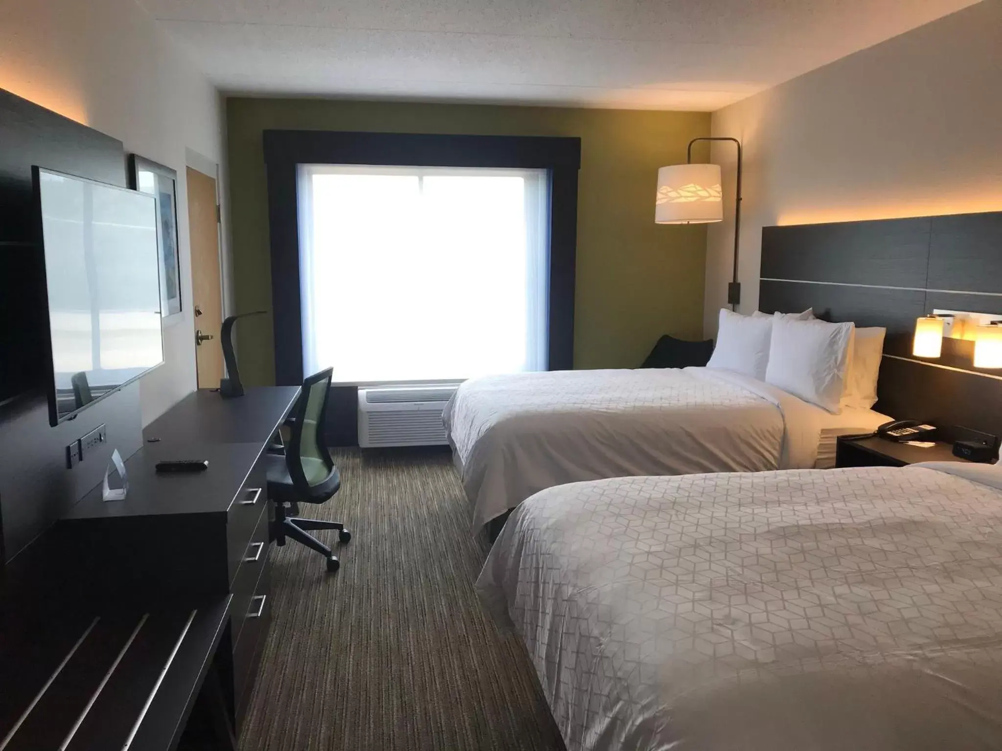 Bed in Holiday Inn Express & Suites - Prospect Heights, an IHG Hotel