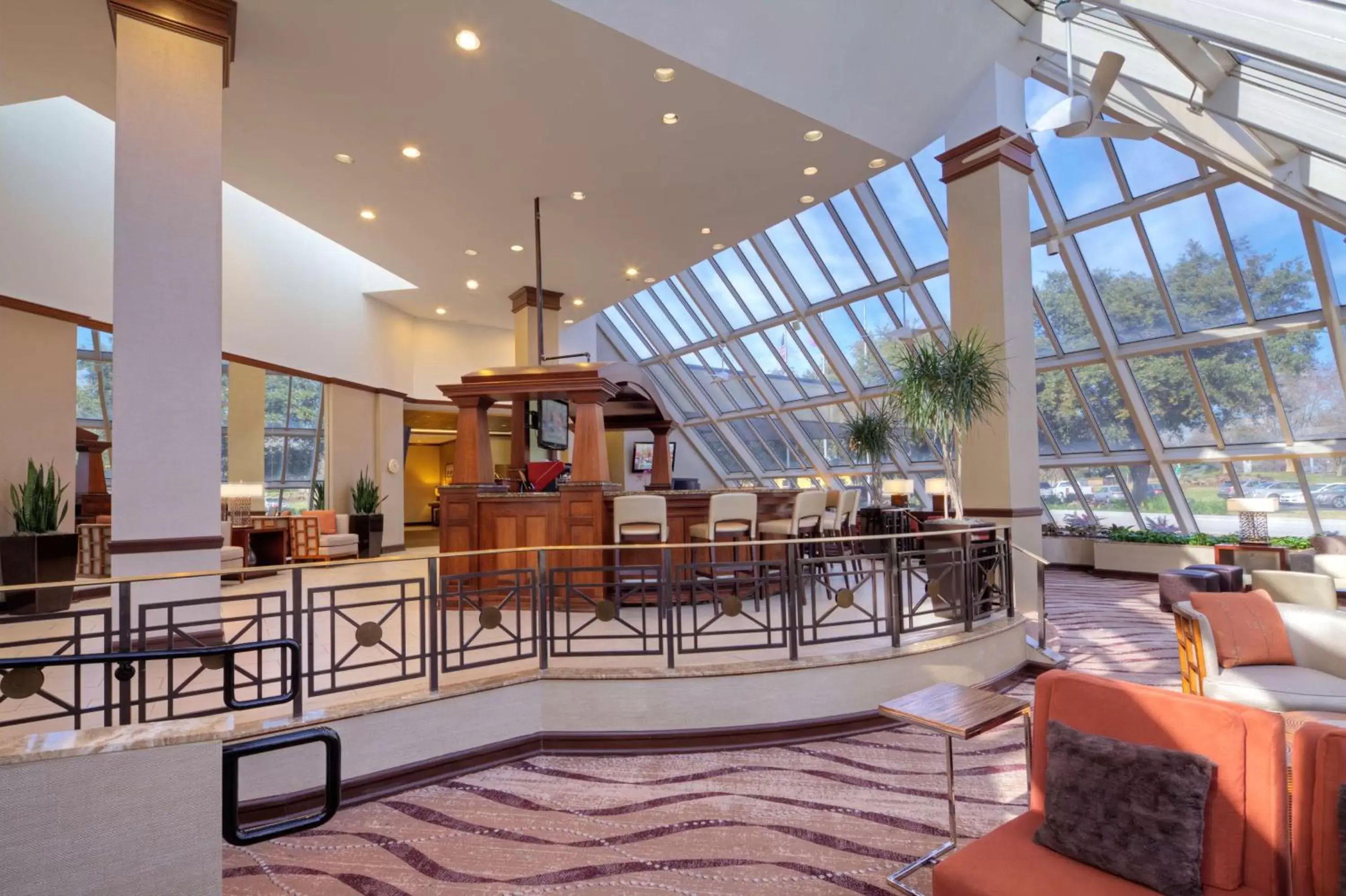 Lounge or bar in Hilton Houston Westchase