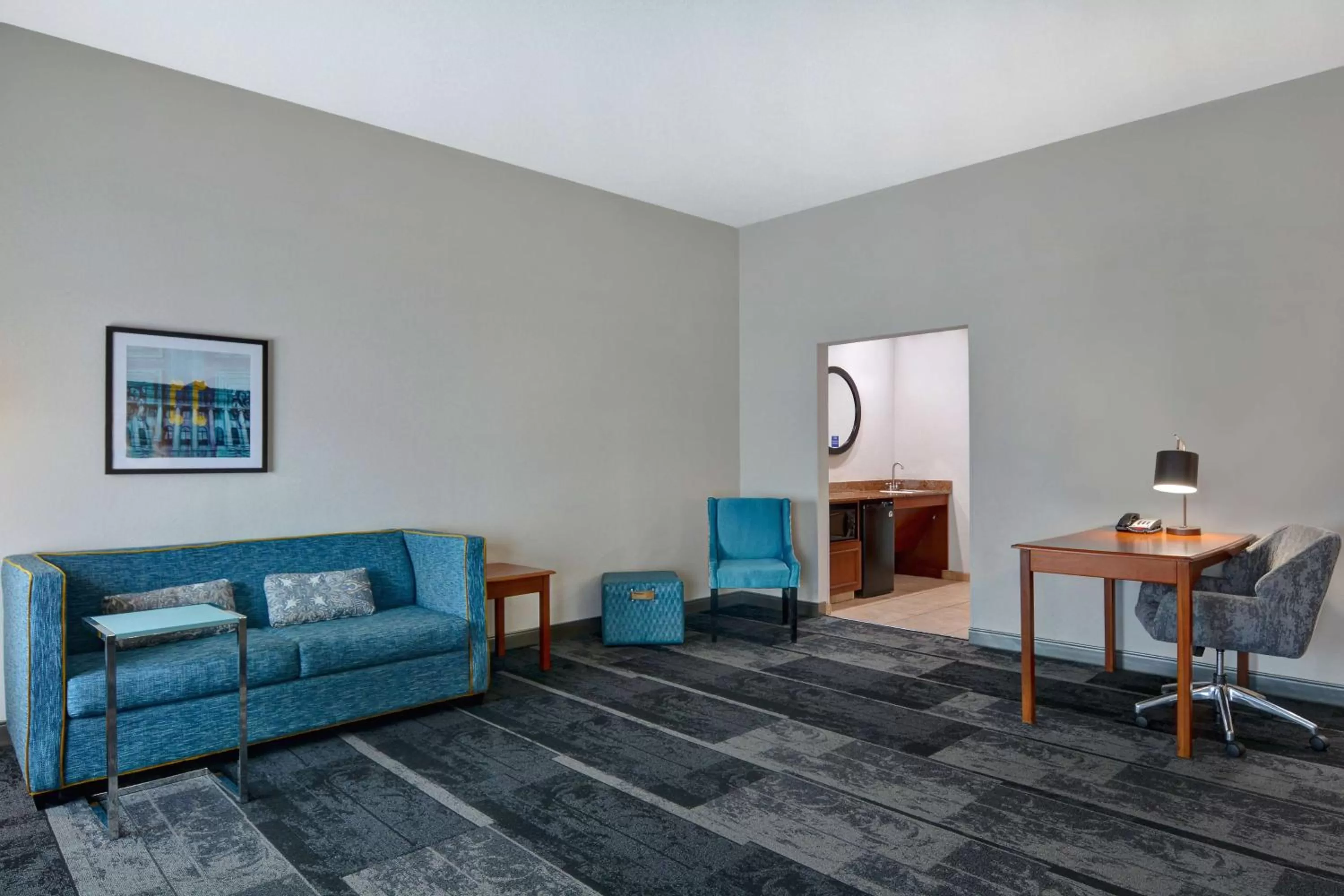 Bedroom in Hampton Inn & Suites Birmingham-Hoover-Galleria