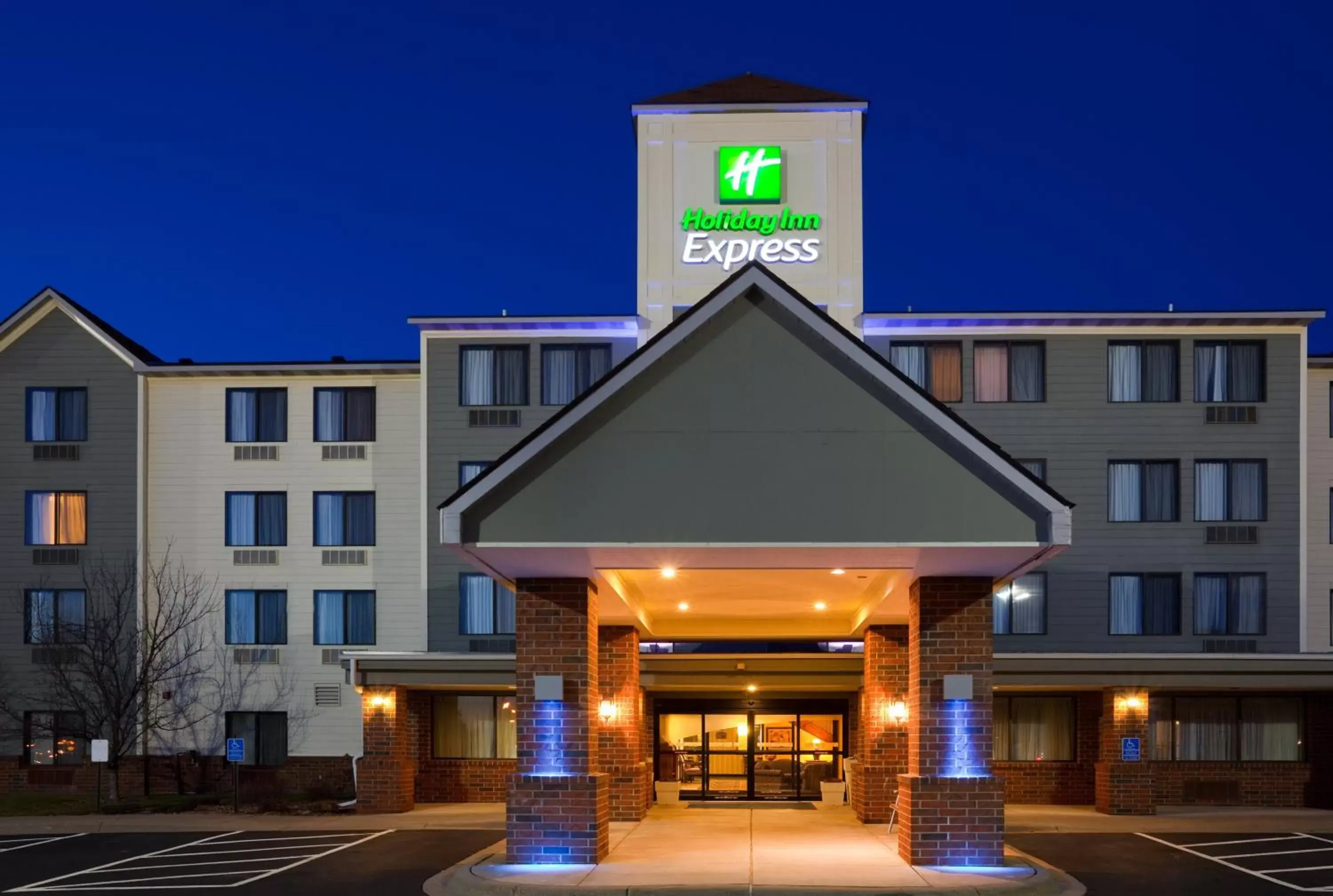Property Building in Holiday Inn Express Hotel & Suites Coon Rapids - Blaine Area, an IHG Hotel