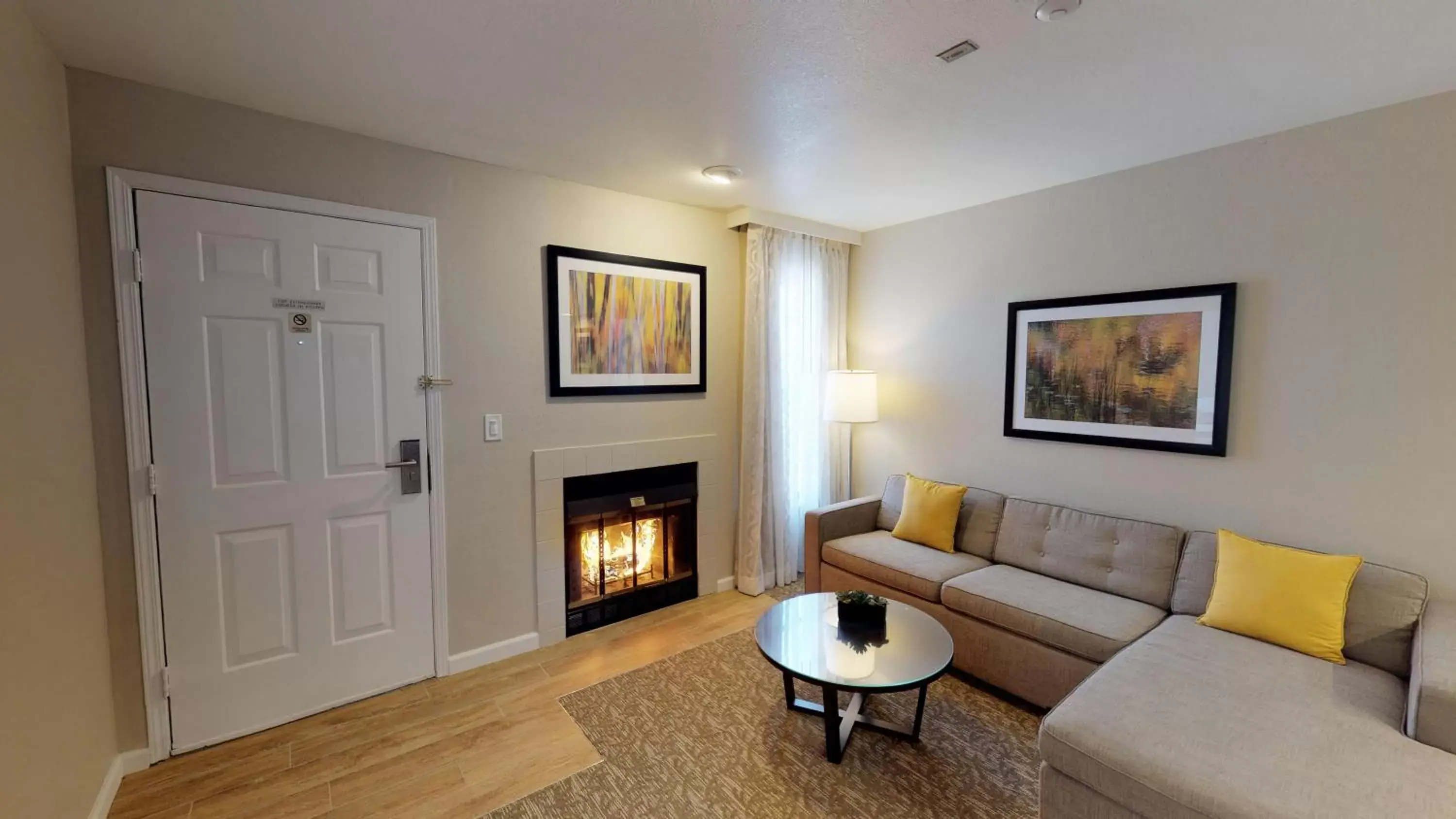 Seating Area in Chase Suite Hotel Newark Fremont