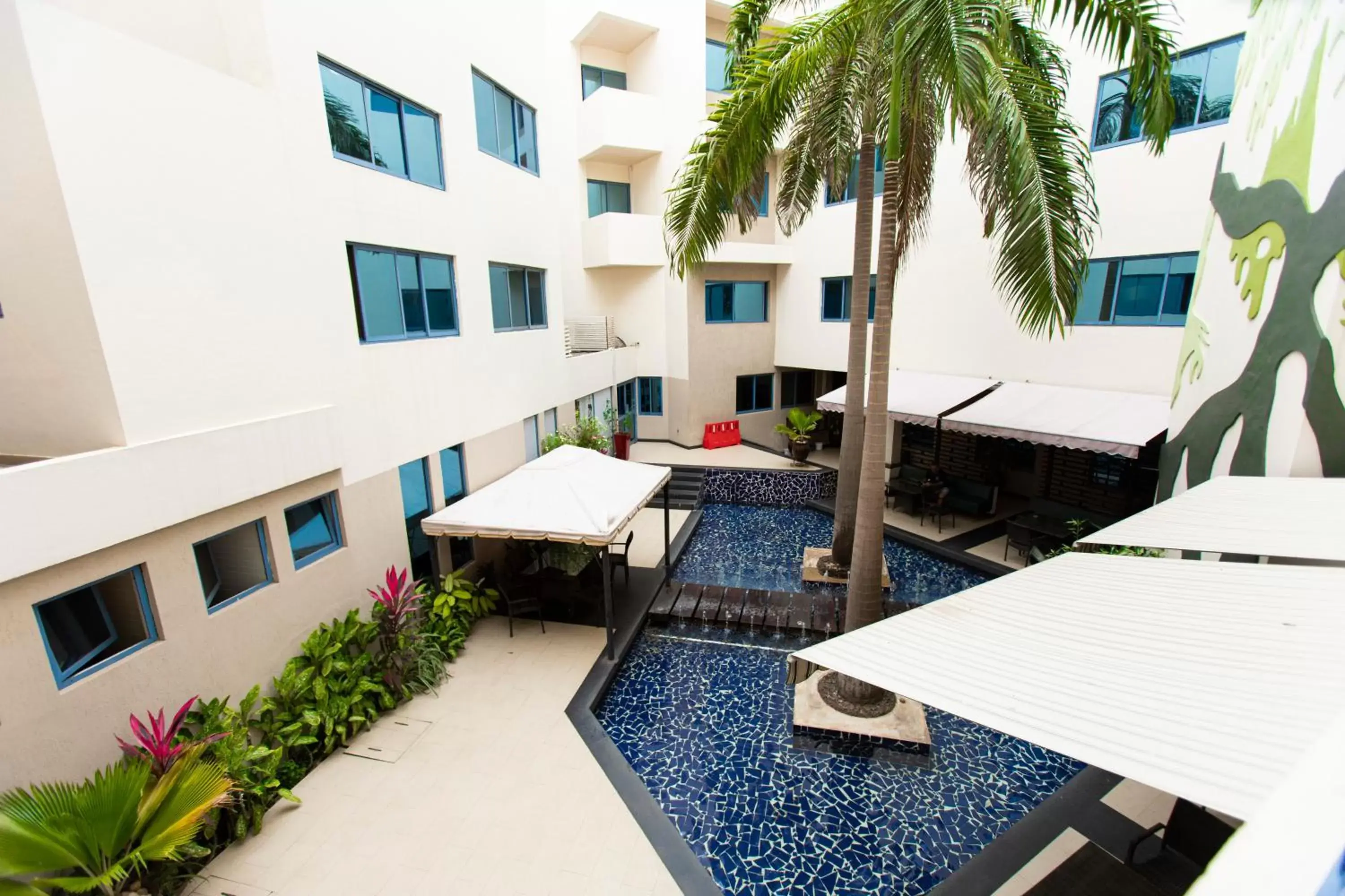 Restaurant/places to eat, Pool View in Best Western Premier Accra Airport Hotel