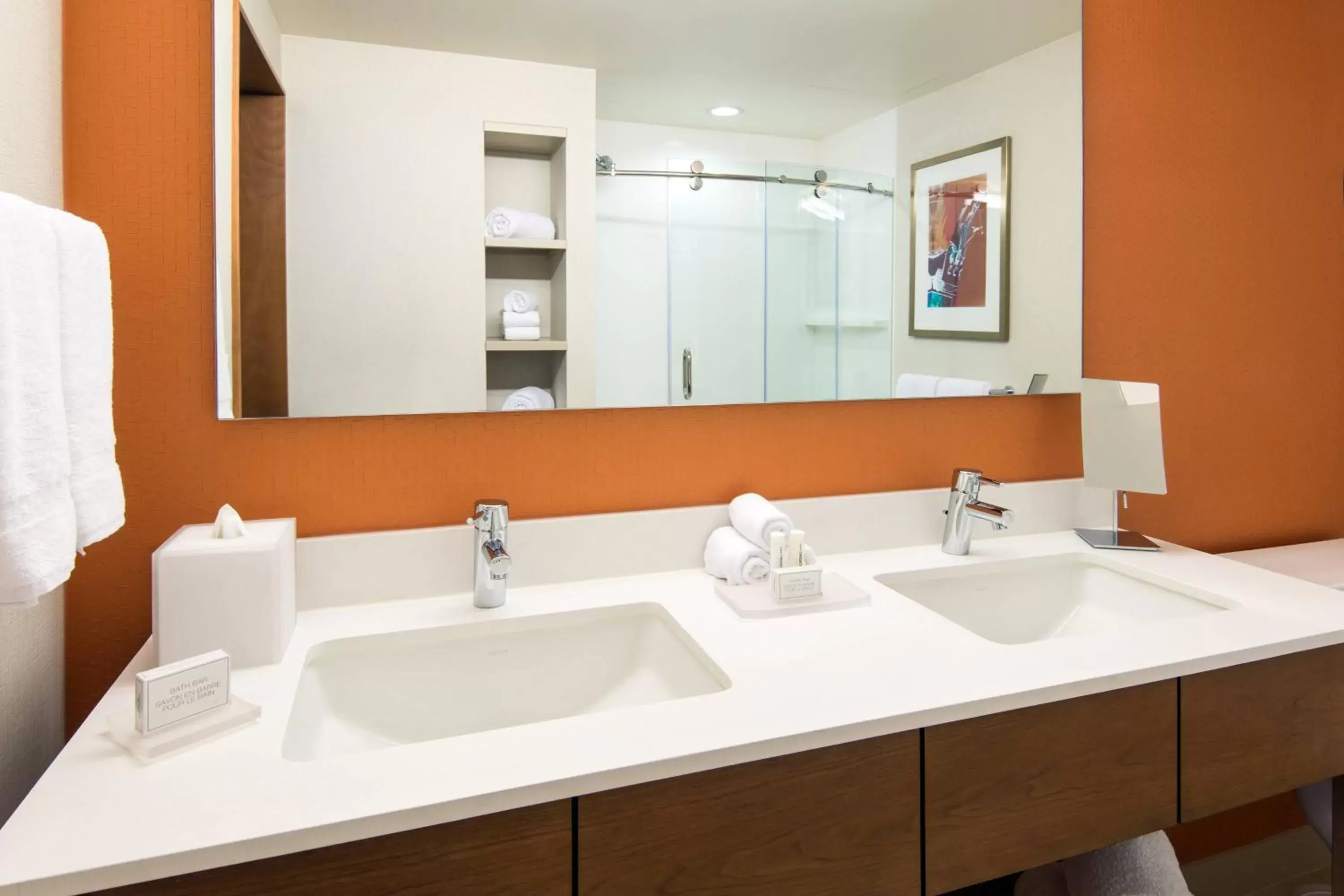Bathroom in Courtyard by Marriott Los Angeles L.A. LIVE