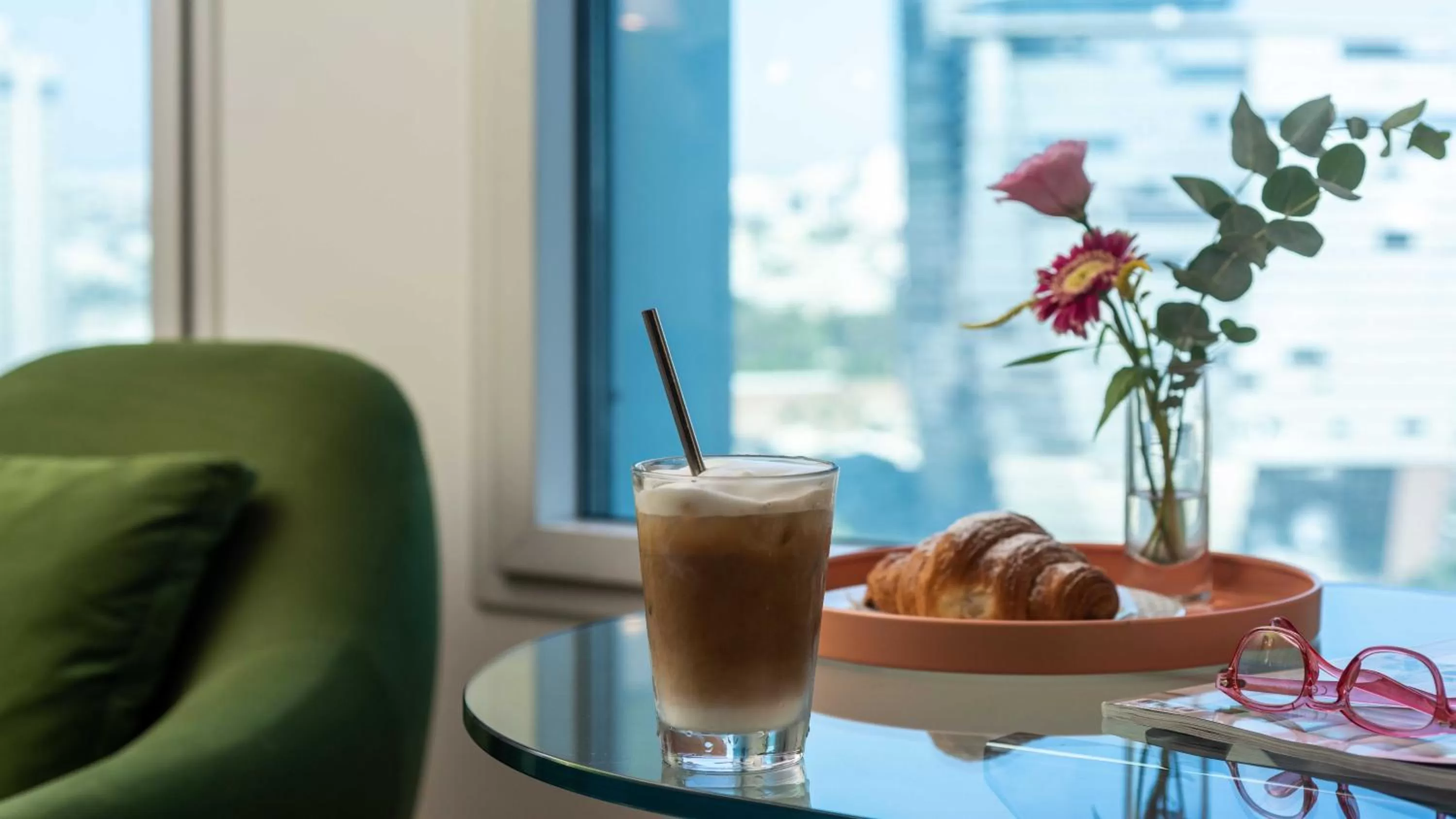 Food and drinks in Crowne Plaza Tel Aviv City Center by IHG