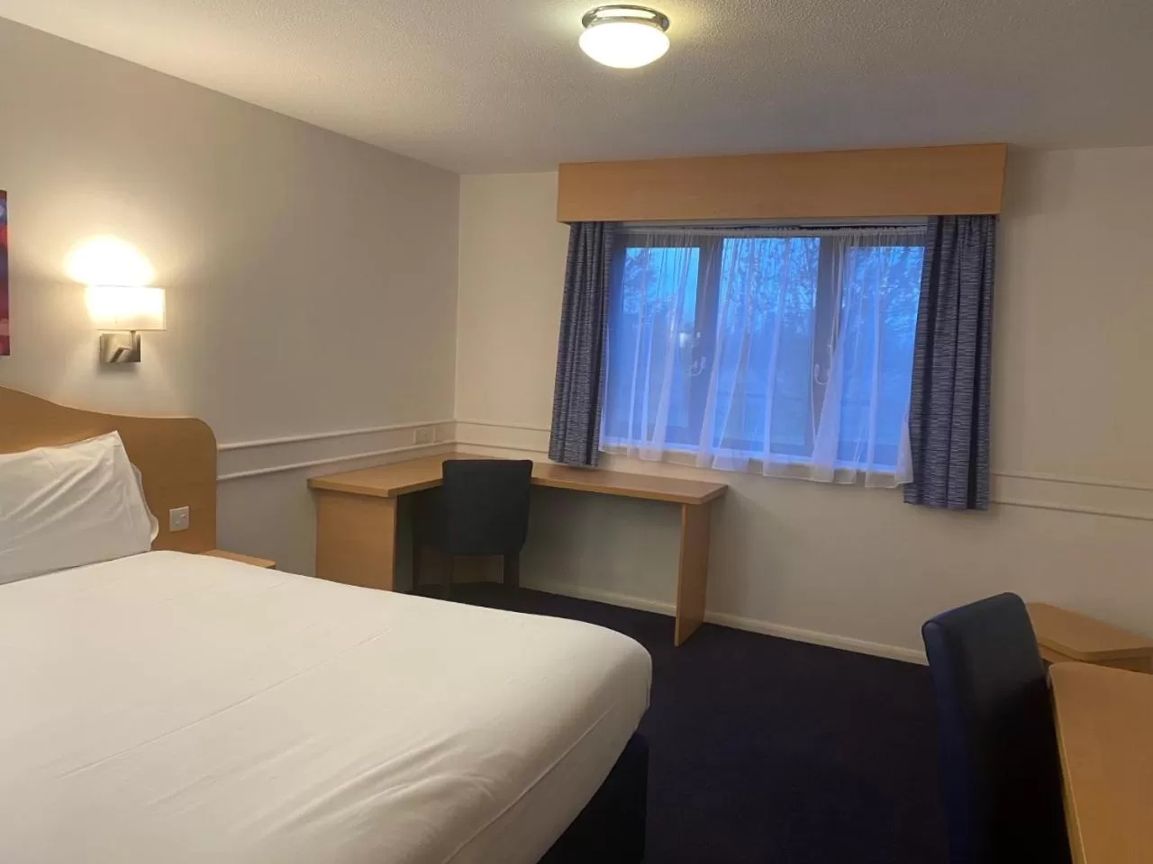 Bed in Days Inn Michaelwood M5