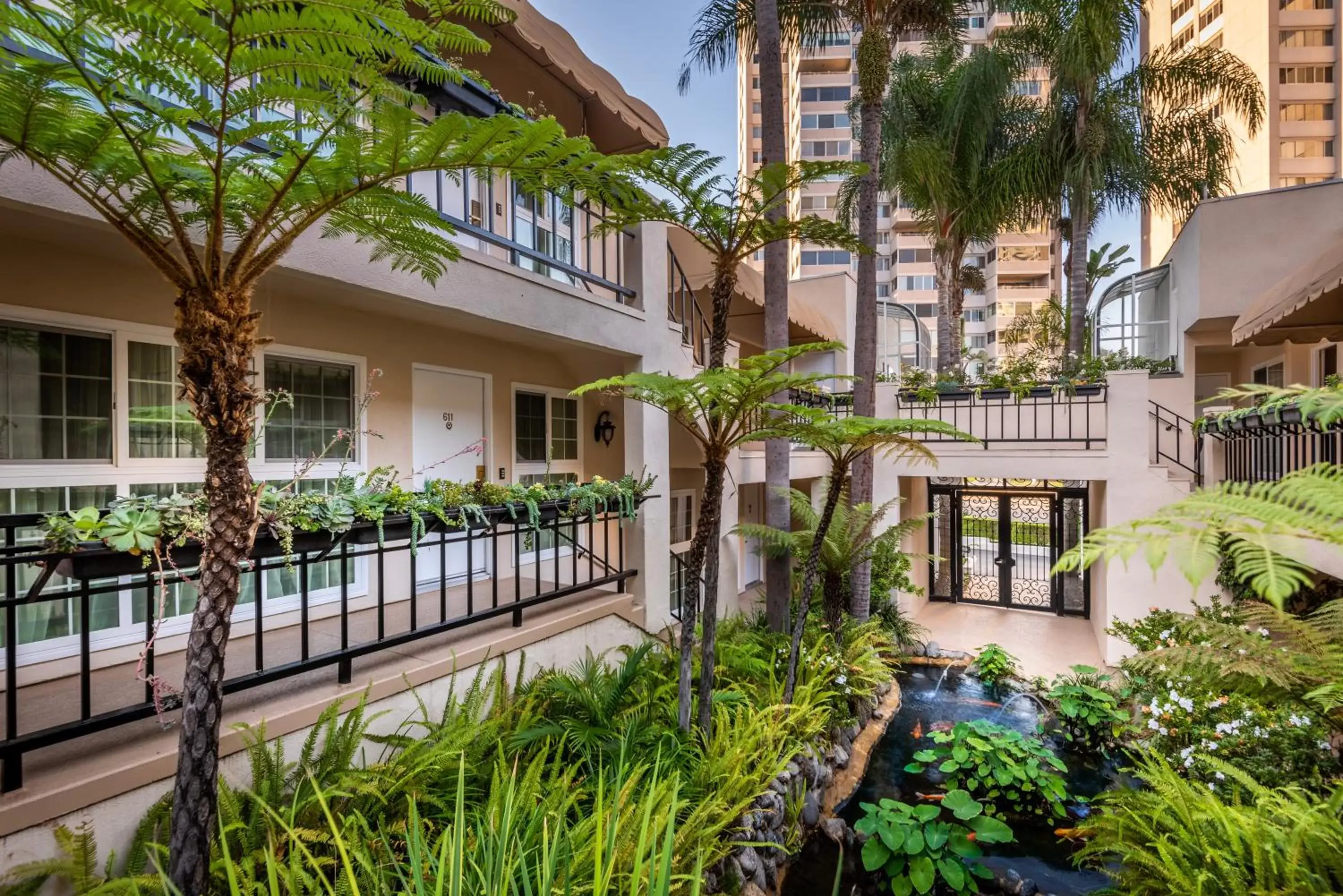 Garden view, Property Building in Beverly Hills Plaza Hotel & Spa