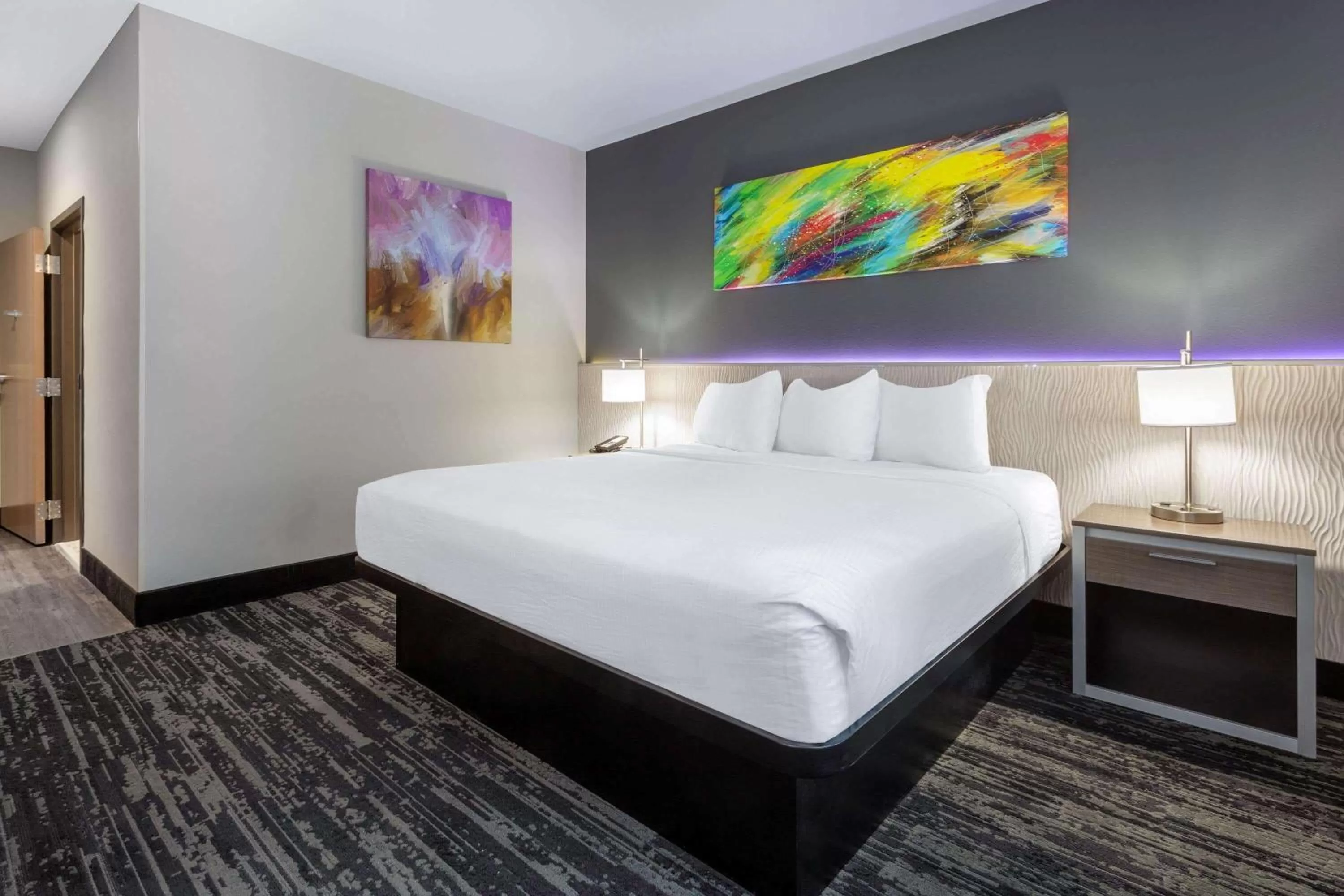 Photo of the whole room, Bed in Baymont by Wyndham Madison