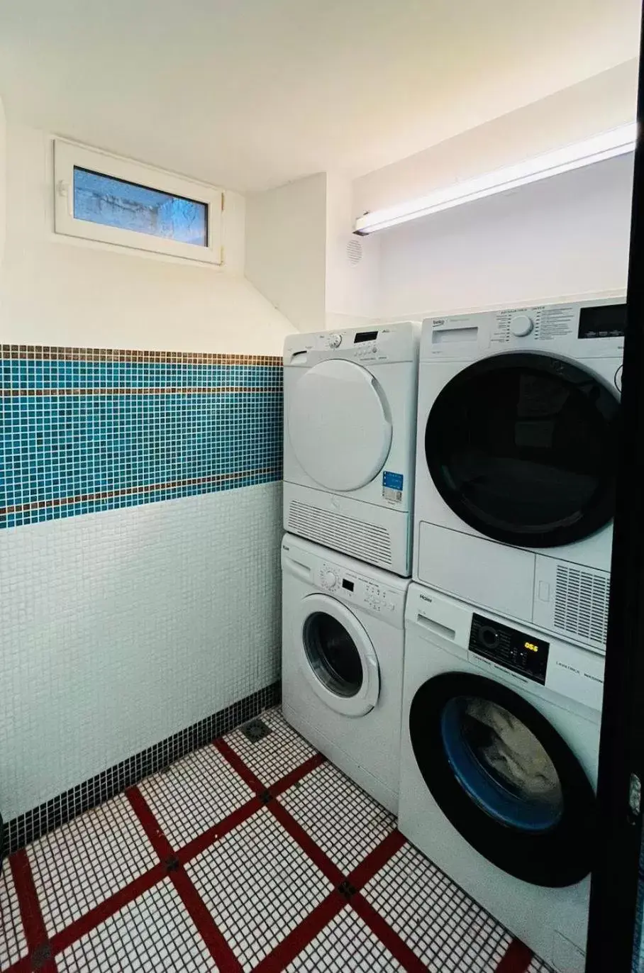 laundry in GuestHouse University by LR - self check in