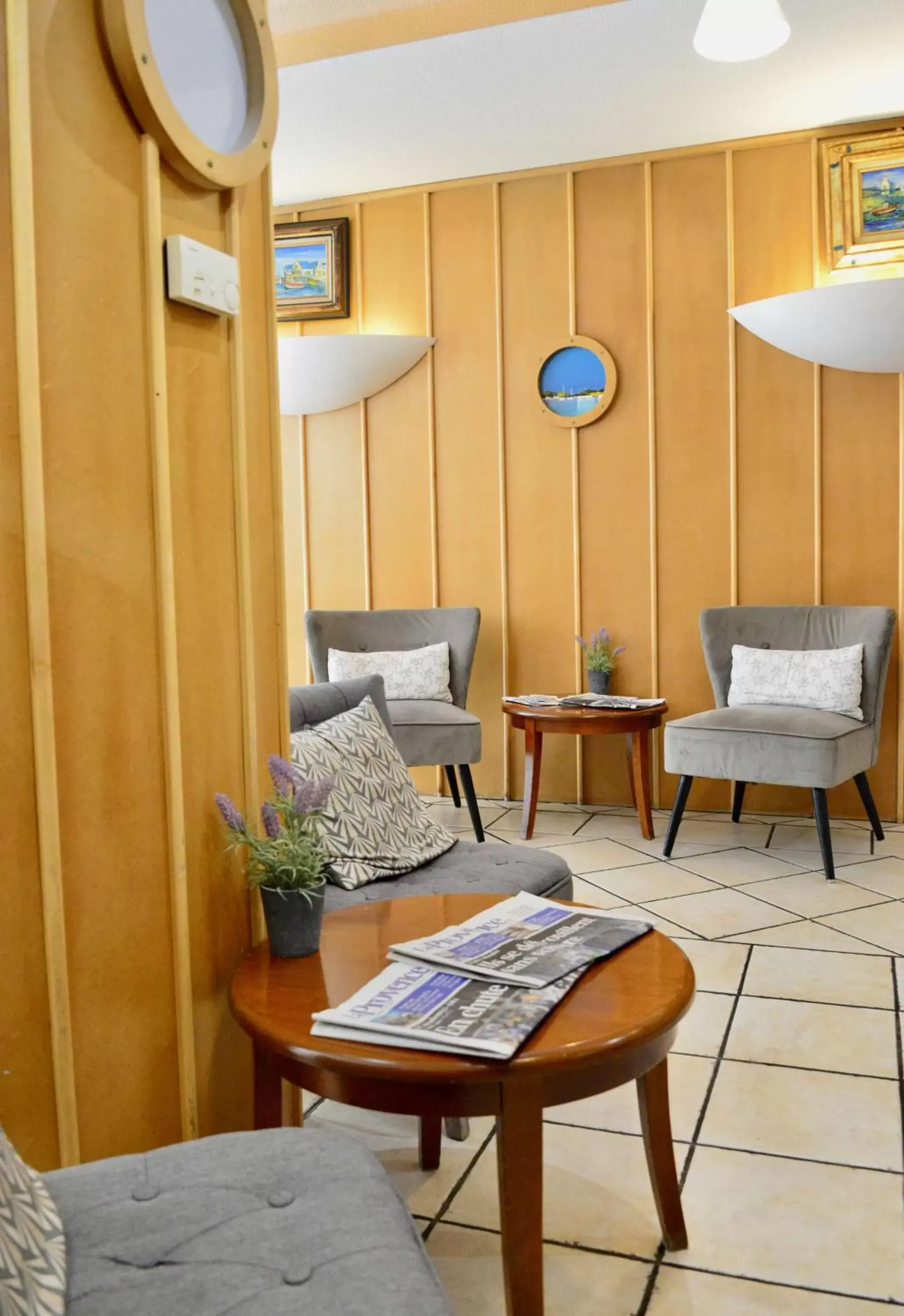 Lobby or reception, Seating Area in Best Western Gemenos en Provence