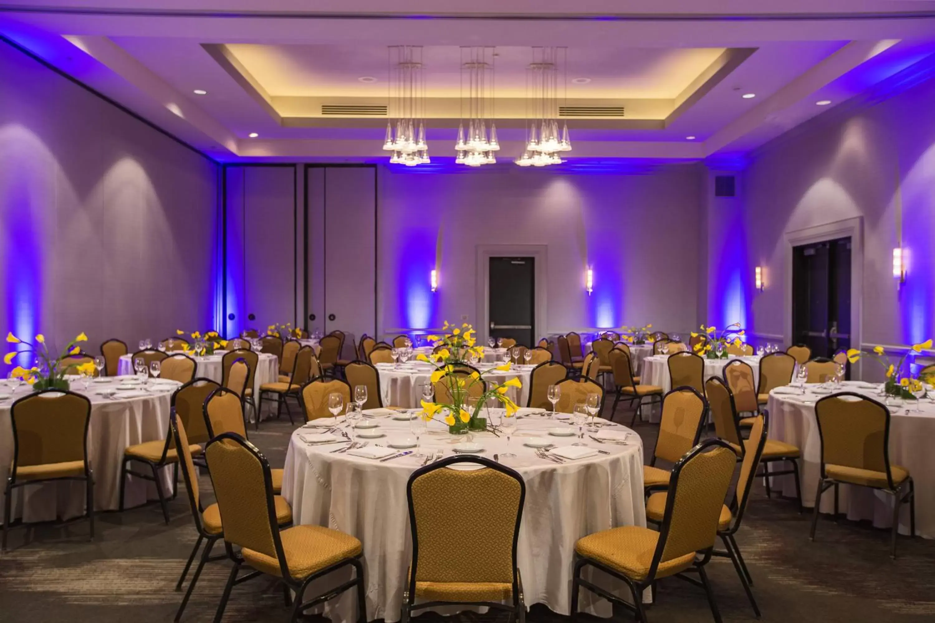 Meeting/conference room, Restaurant/Places to Eat in Renaissance Chicago O'Hare Suites Hotel