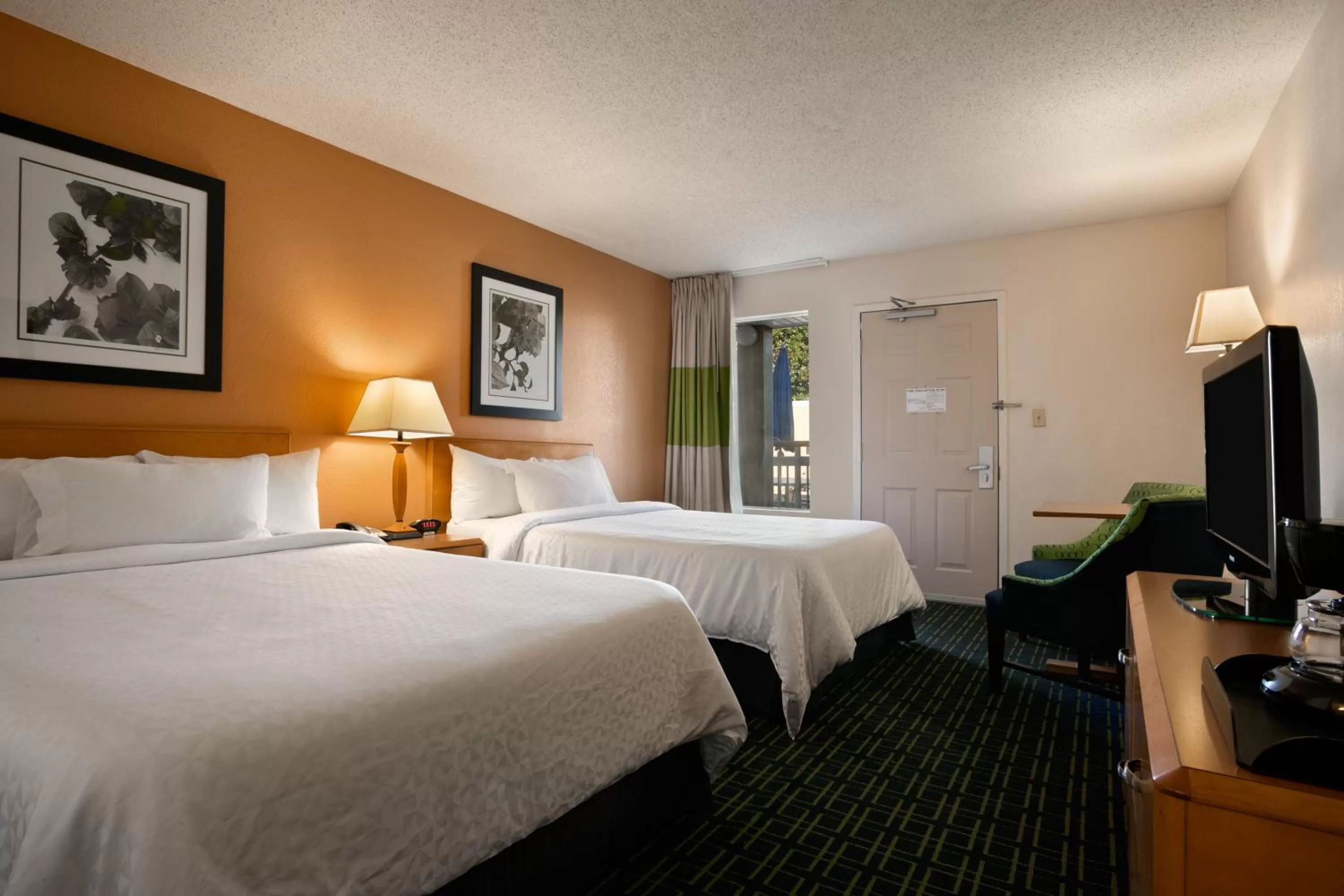Photo of the whole room, Bed in Days Inn by Wyndham Chattanooga/Hamilton Place