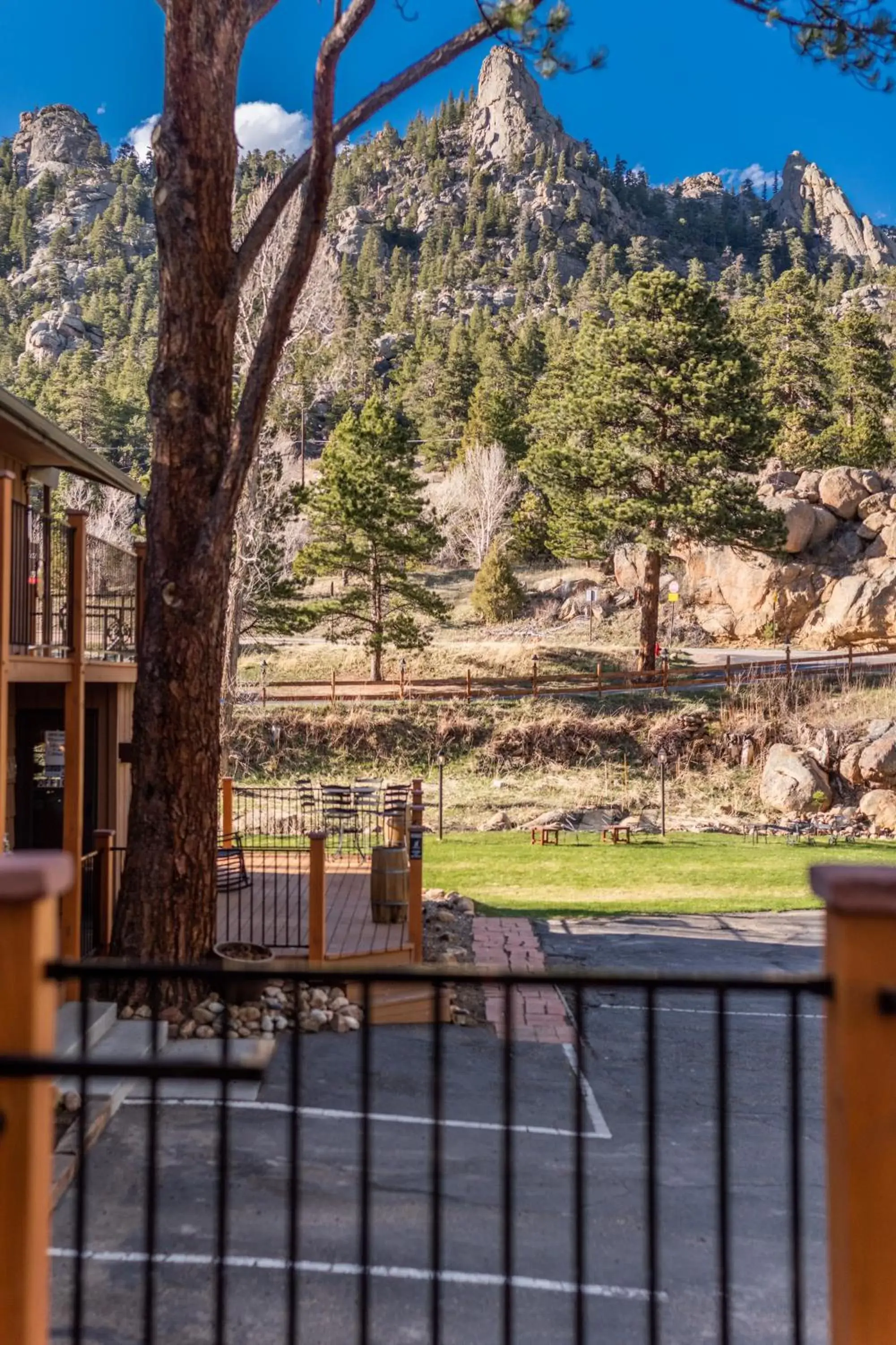 Mountain view in 4 Seasons Inn on Fall River Mountain view in 4 Seasons Inn on Fall River