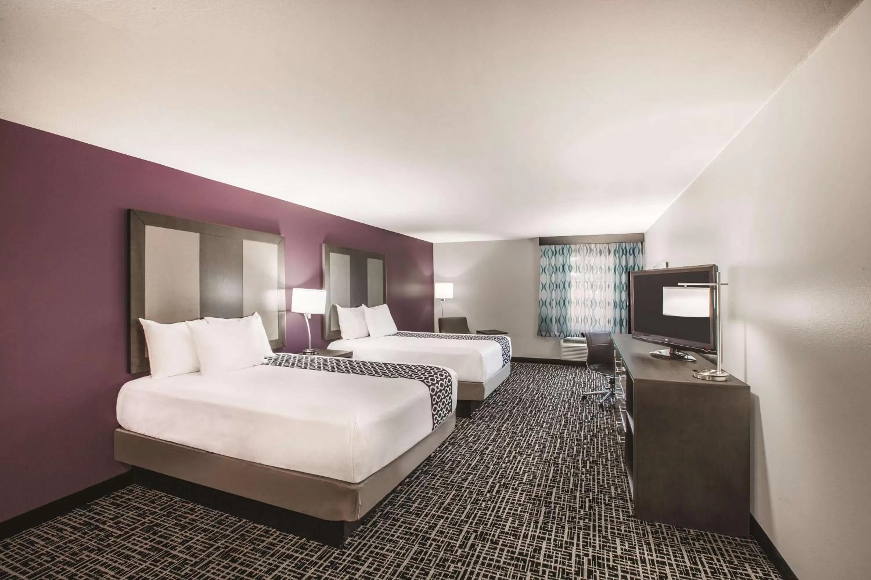 Photo of the whole room, Bed in La Quinta by Wyndham Walker - Denham Springs