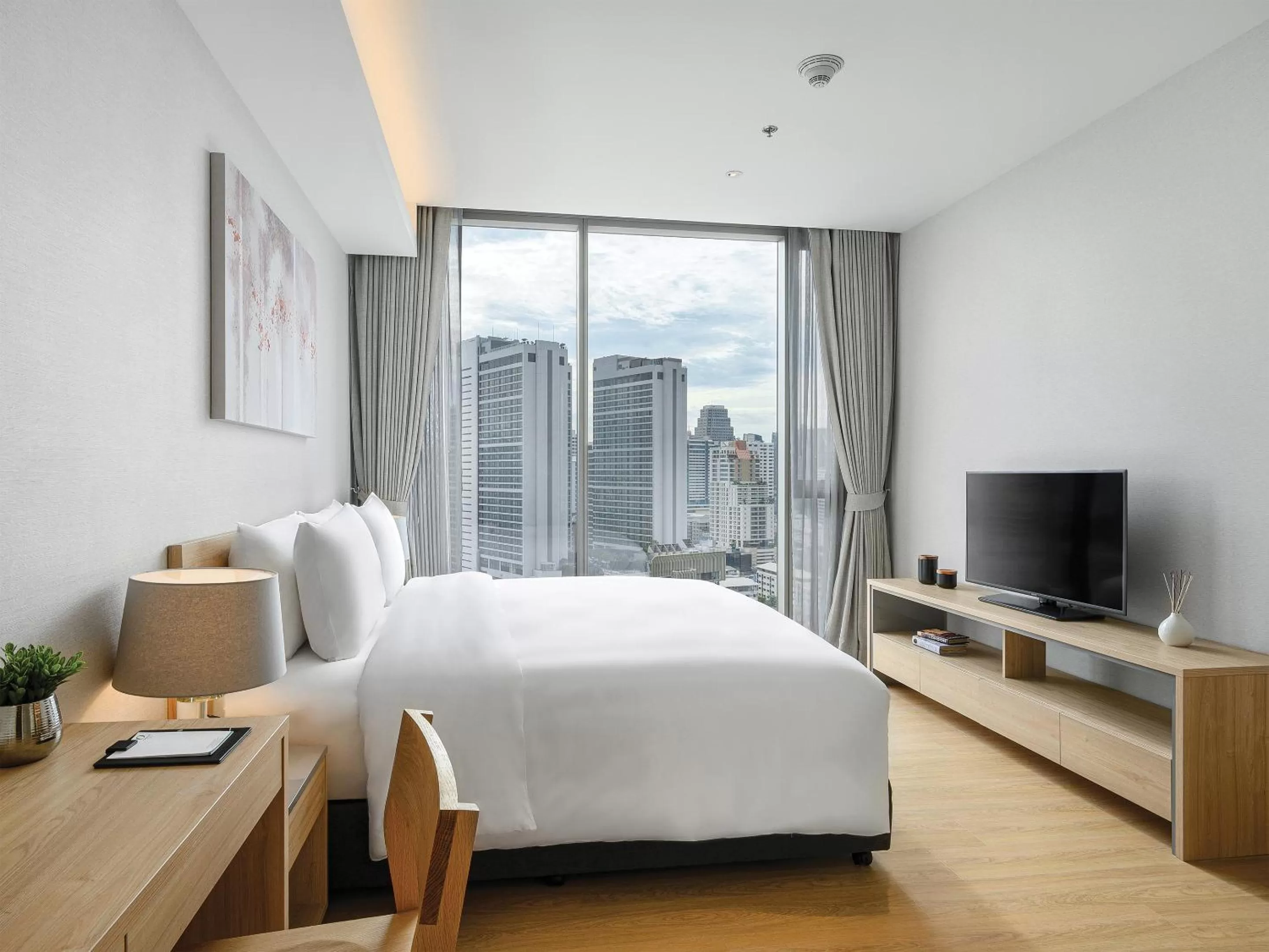 Bed in Oakwood Suites Bangkok