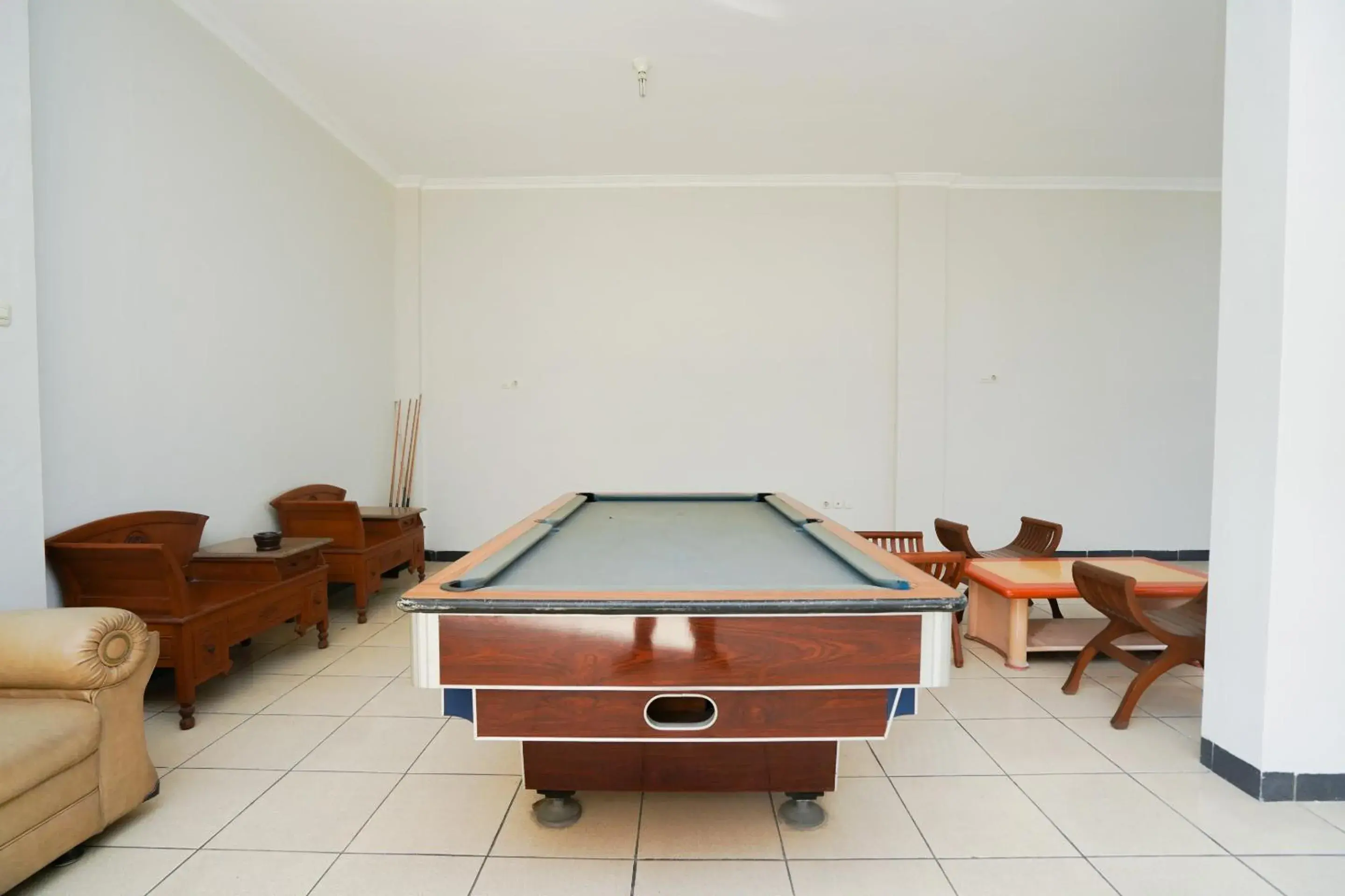 Entertainment, Billiards in Super OYO 2075 Graha Marina