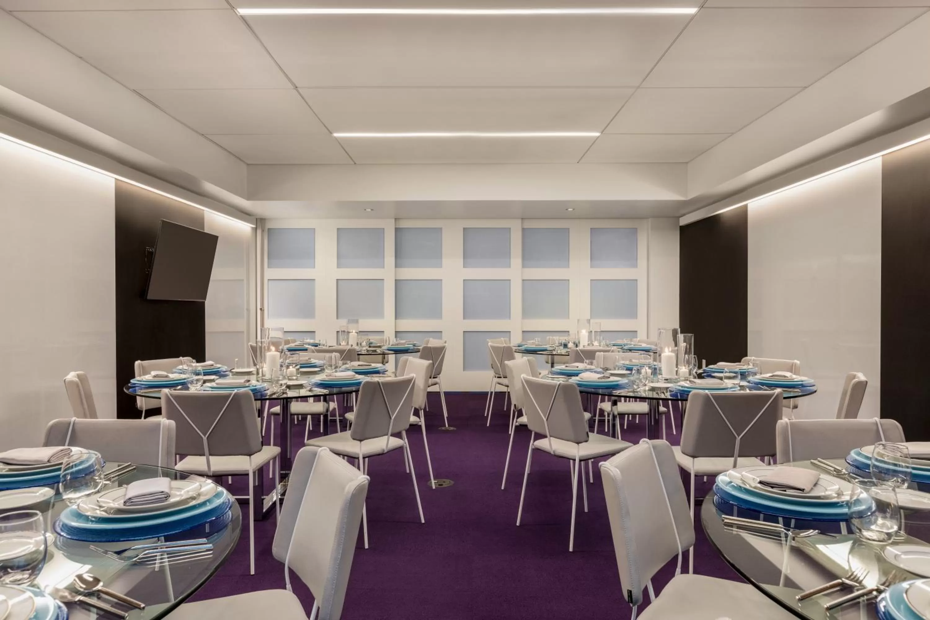 Restaurant/places to eat in YOTEL Boston