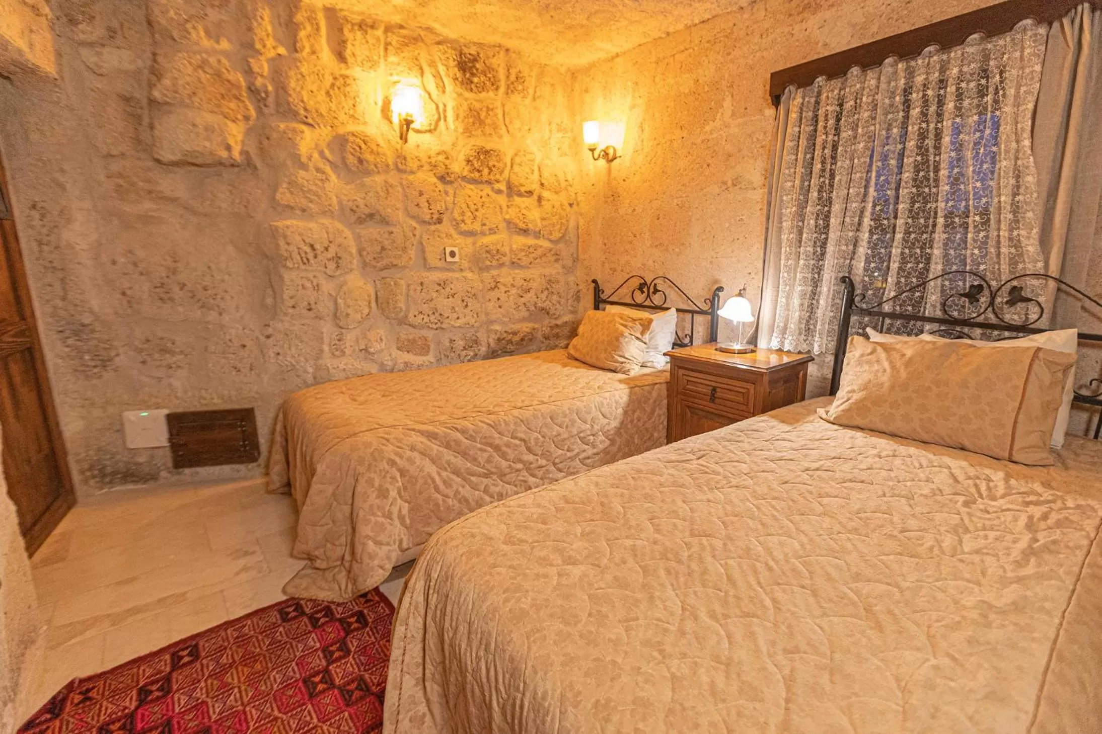 Photo of the whole room, Bed in Taskonak Hotel