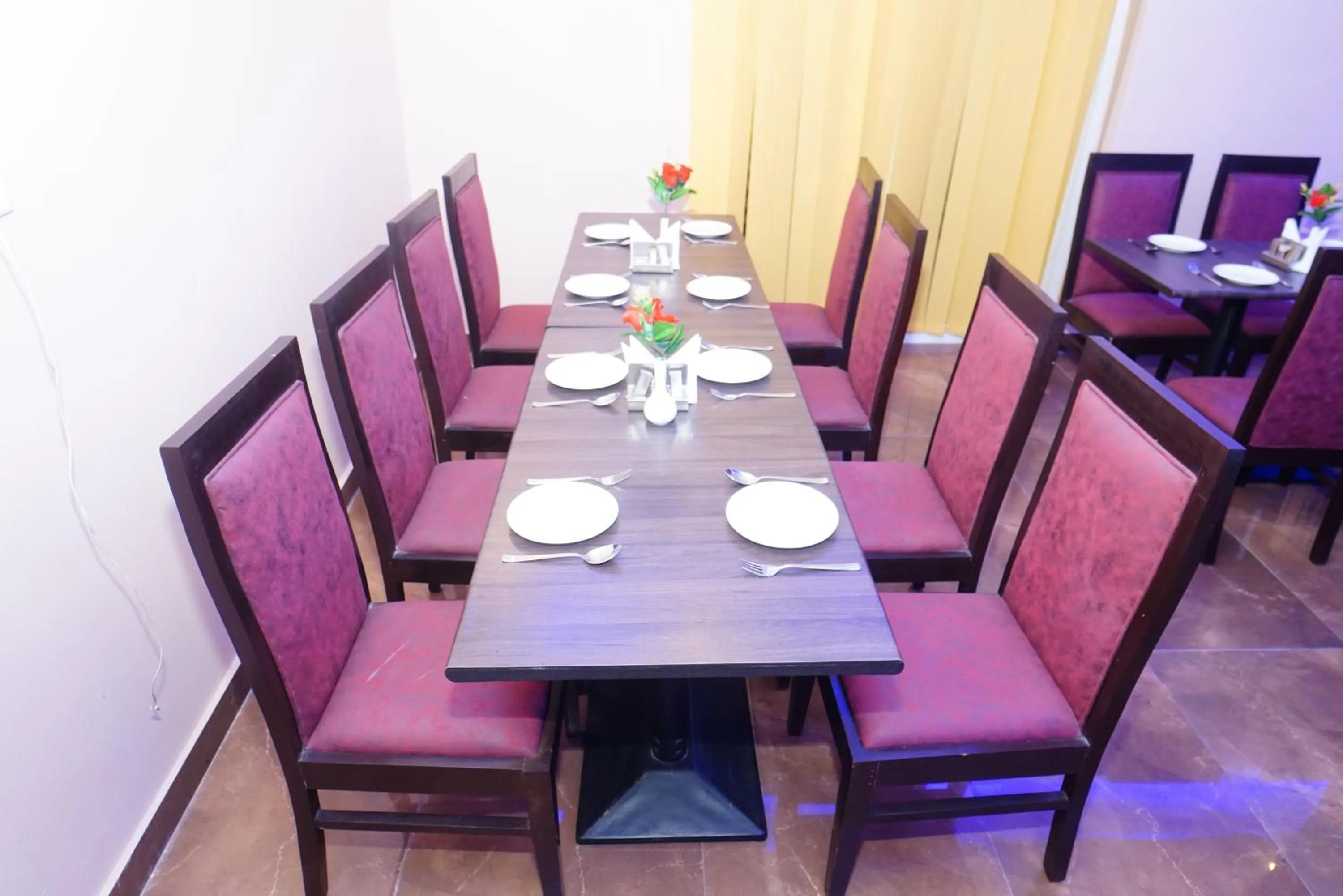 Restaurant/places to eat in ExpoMart Inn