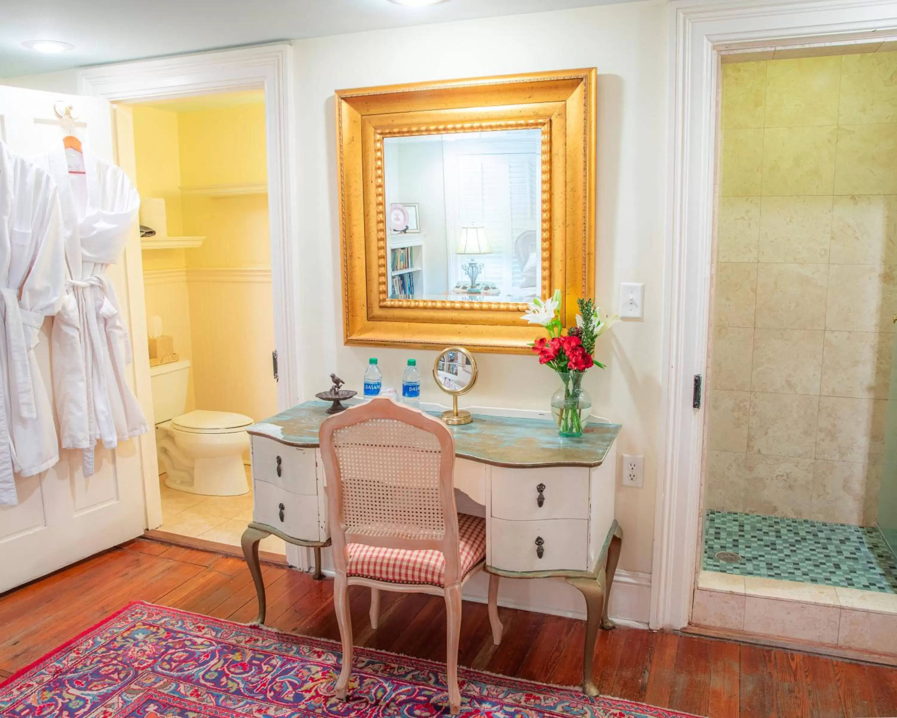 Shower in Justine Inn Savannah Shower in Justine Inn Savannah