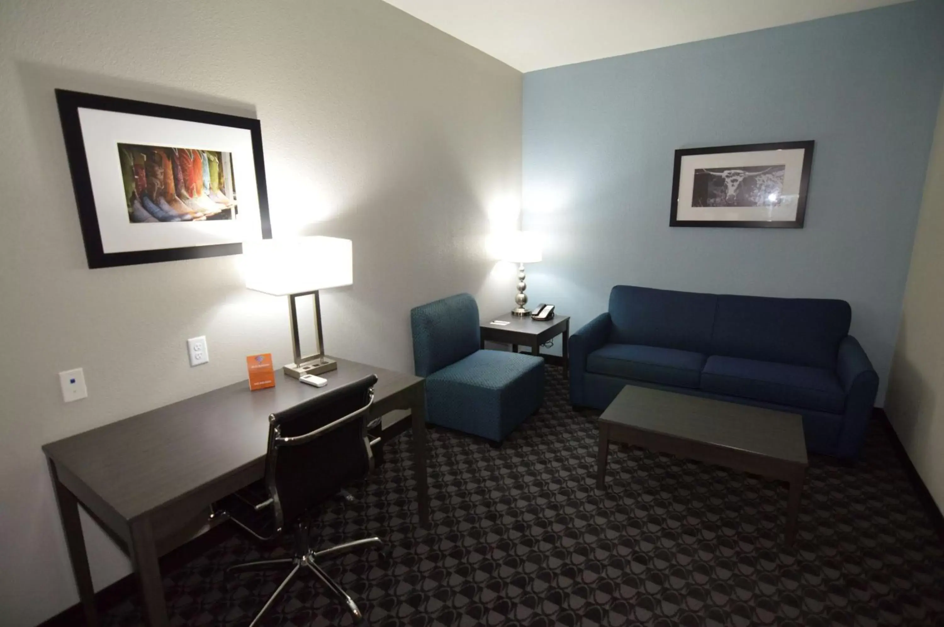 Photo of the whole room, Seating Area in Best Western Plus Waller Hotel