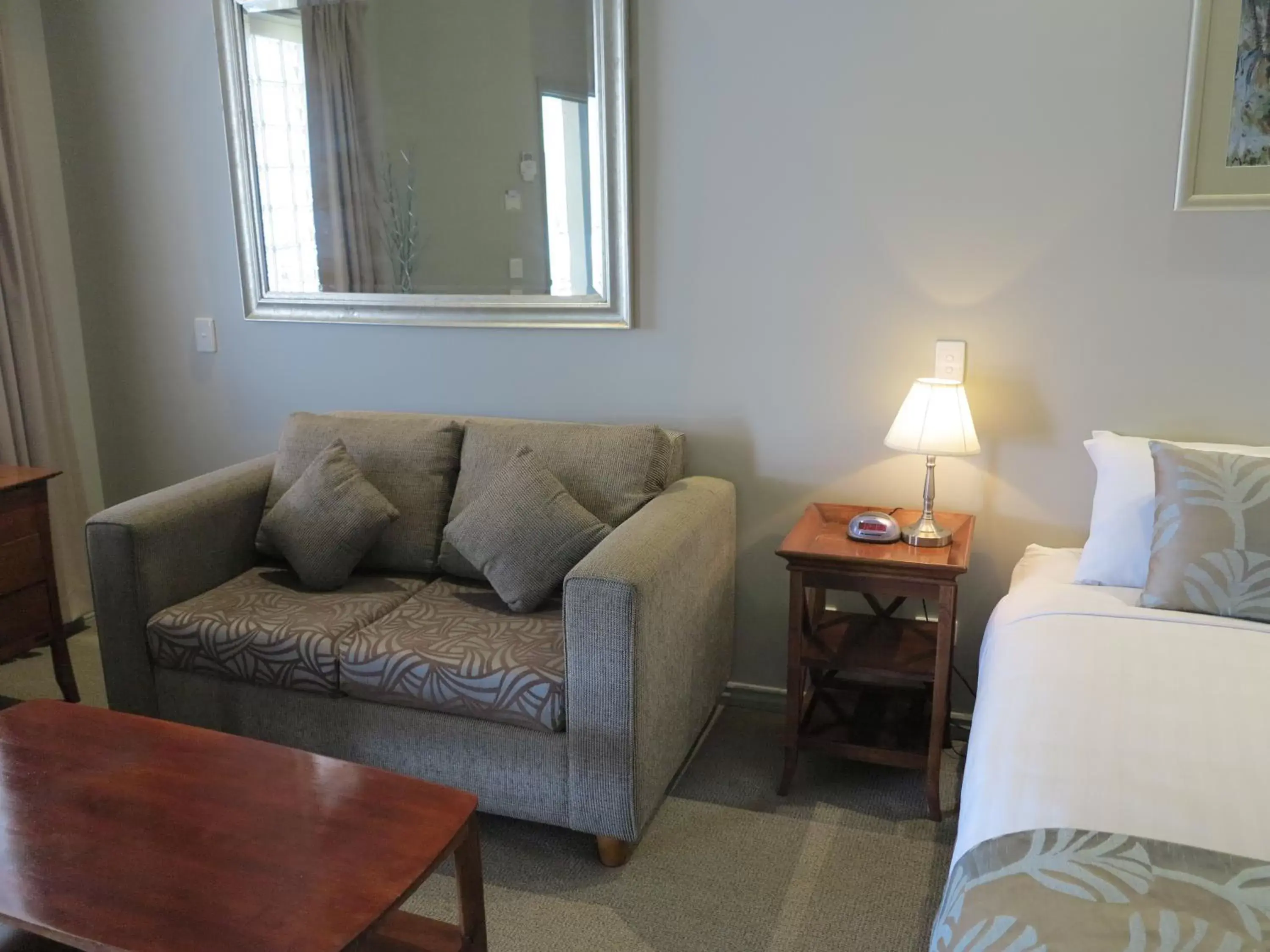 Bed in Shangri-La Gardens Bed in Shangri-La Gardens