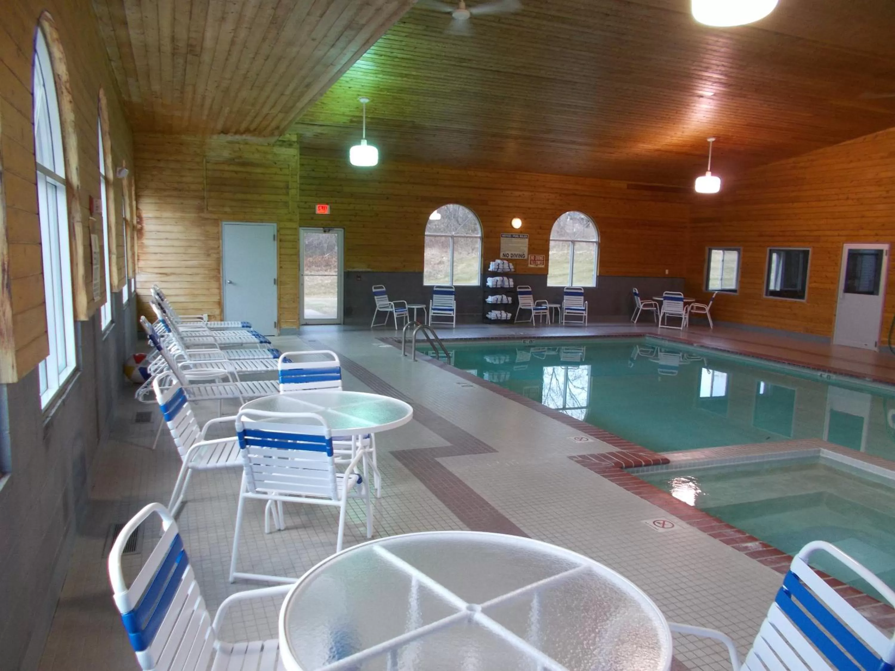 Pool view in Northwoods Best Inn - Chetek