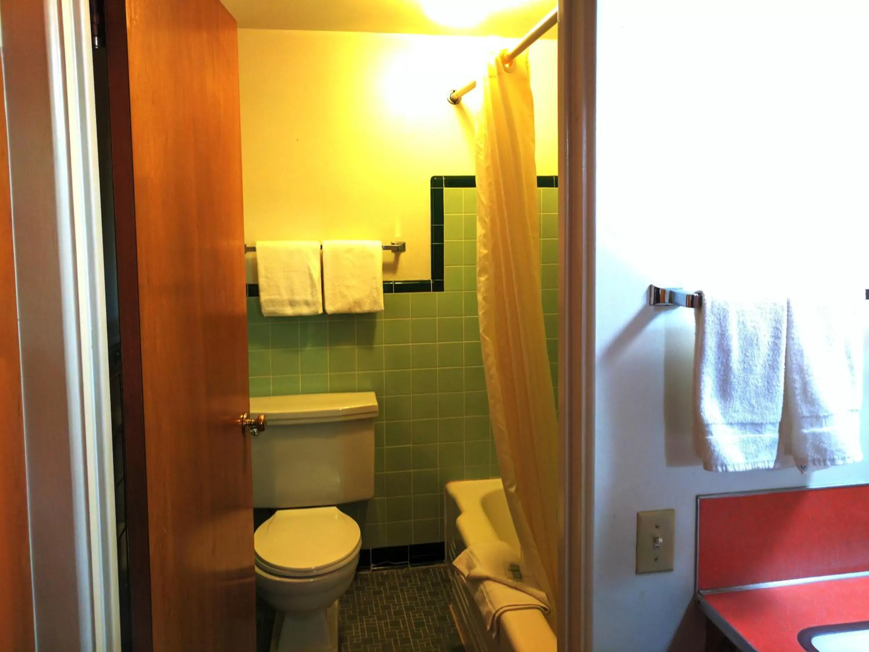 Bathroom in Prospector Motor Lodge