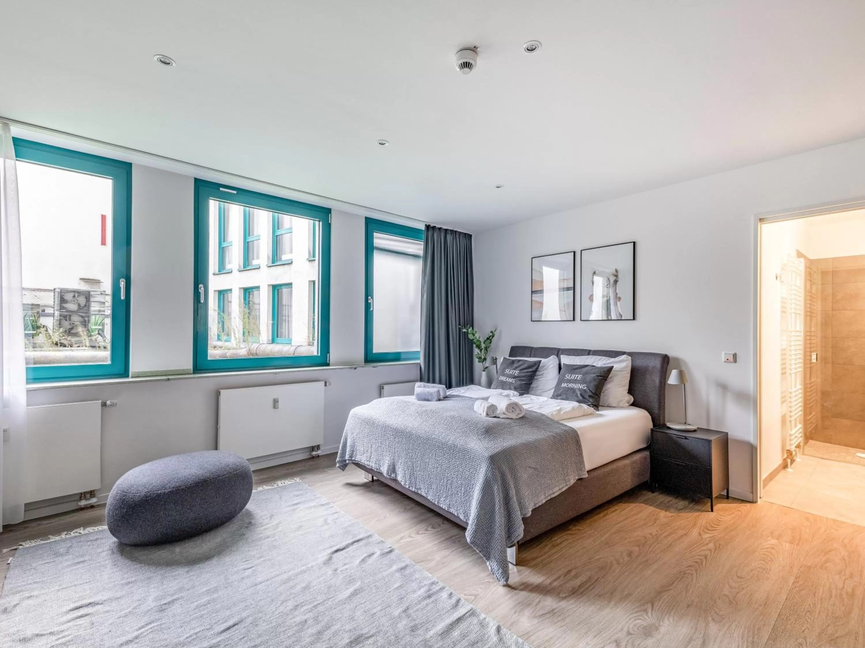 Bed in Limehome Köln Friesenplatz - Digital Access