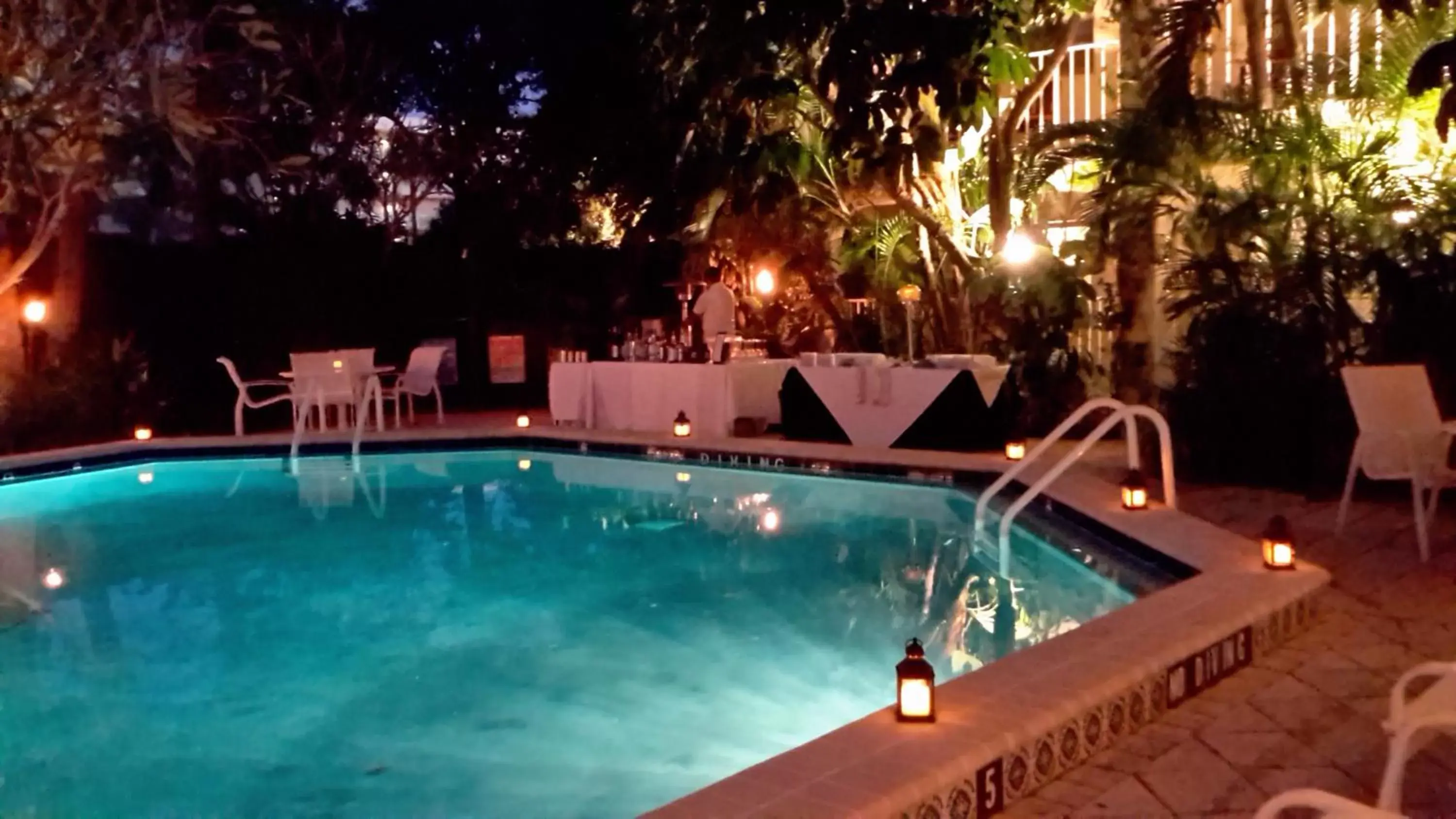 Garden, Swimming Pool in The Caribbean Court Boutique Hotel